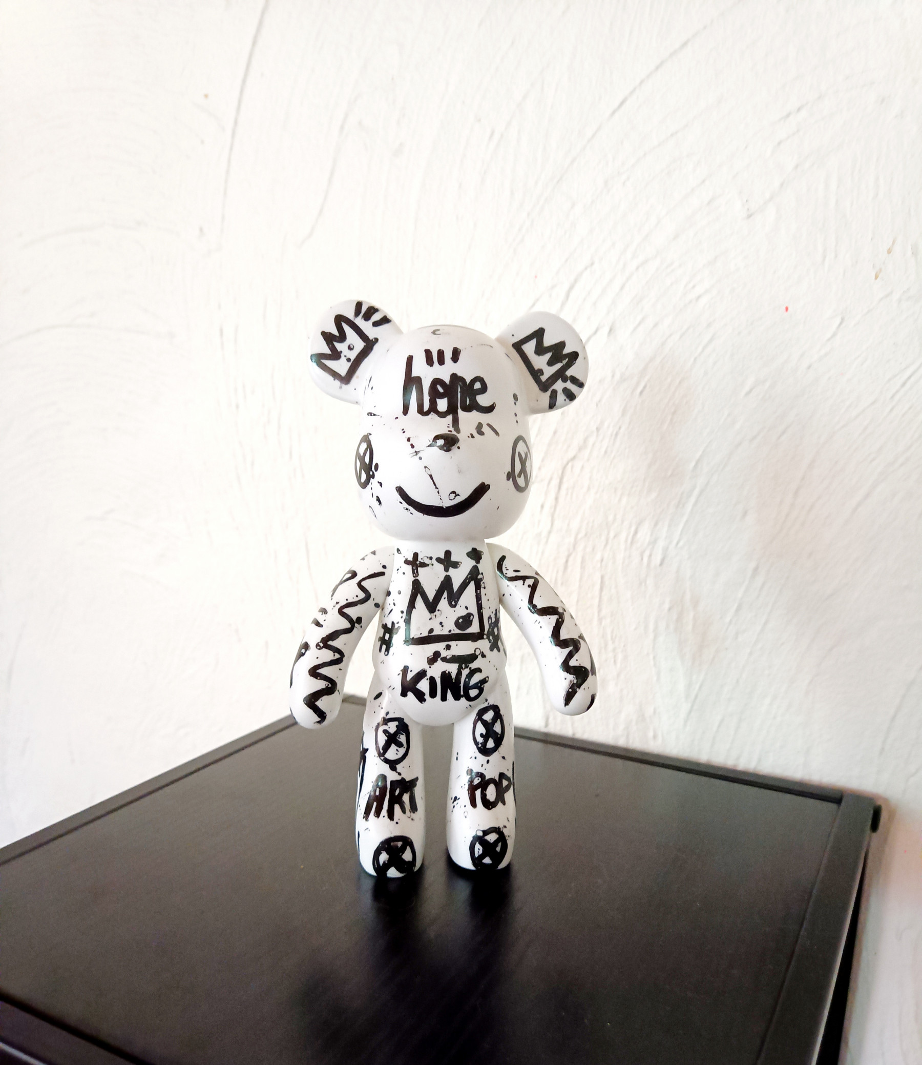 Mr Hope, Ourson King, sculpture - Artalistic online contemporary art buying and selling gallery