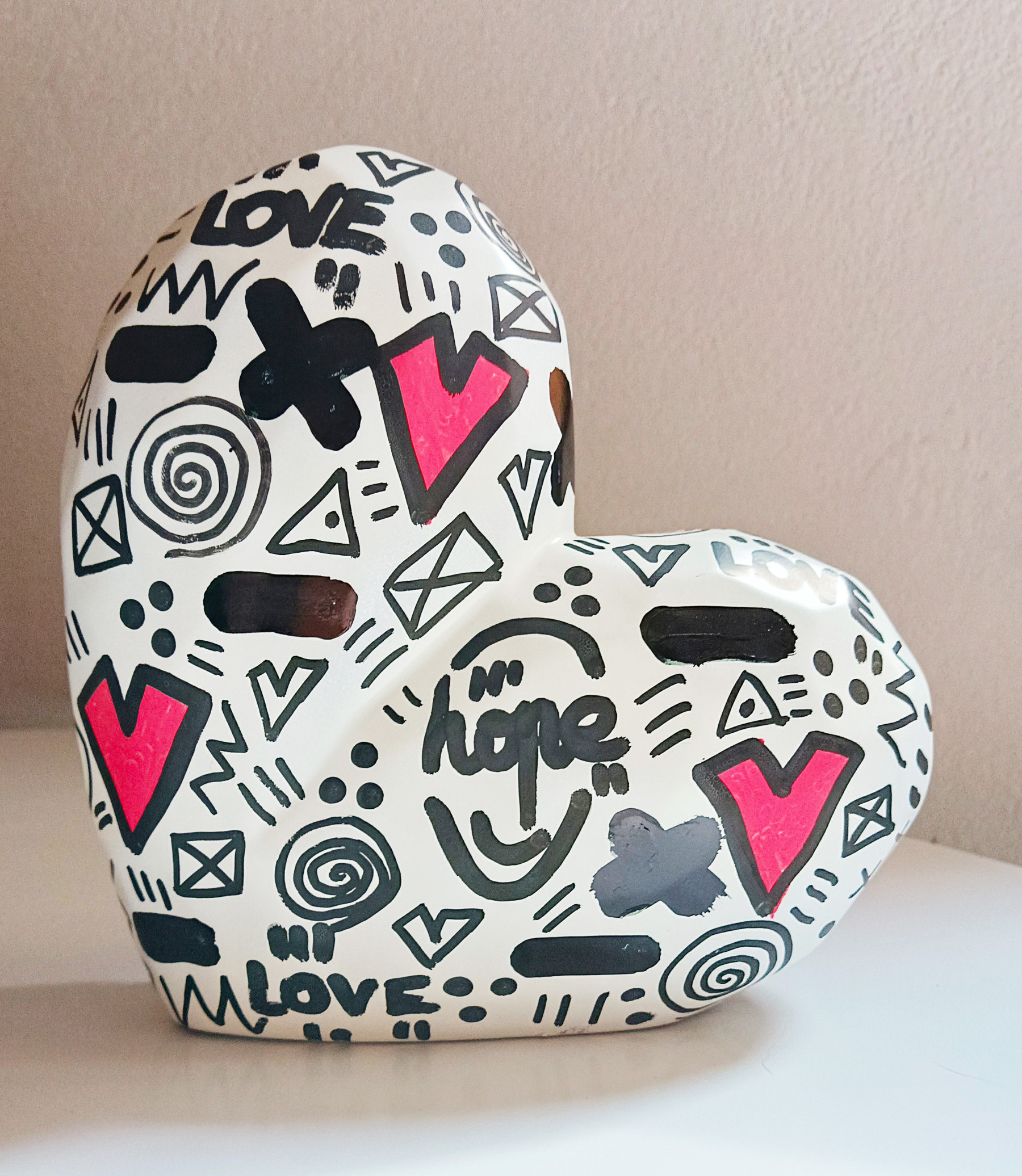 Mr.Hope, Big heart Hope, sculpture - Artalistic online contemporary art buying and selling gallery