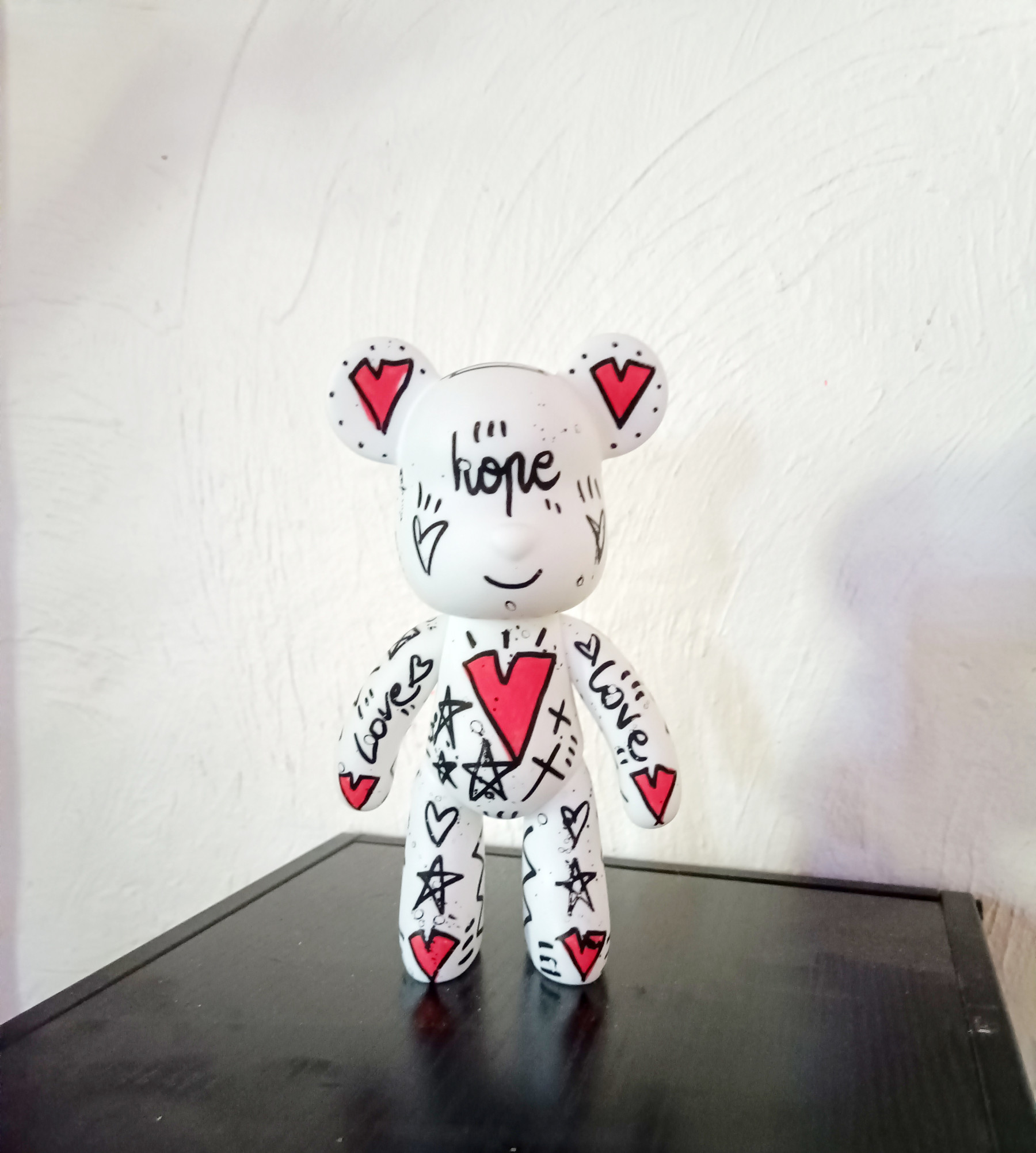 Mr Hope, Ourson Hope Love, sculpture - Artalistic online contemporary art buying and selling gallery