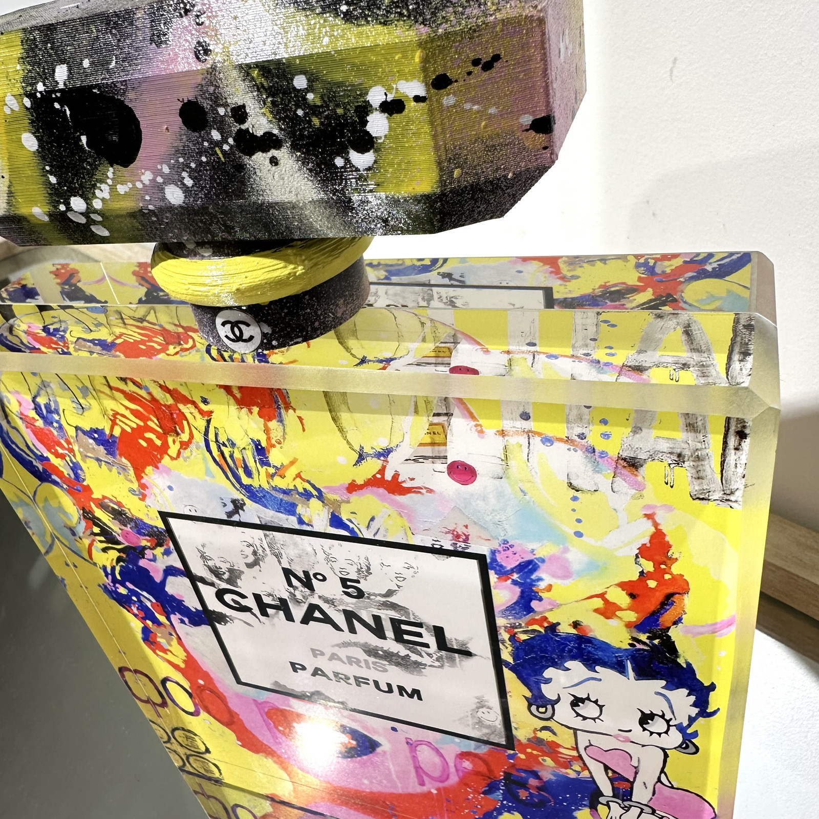 Patrick Cornée, Flacon Chanel n°5, sculpture - Artalistic online contemporary art buying and selling gallery