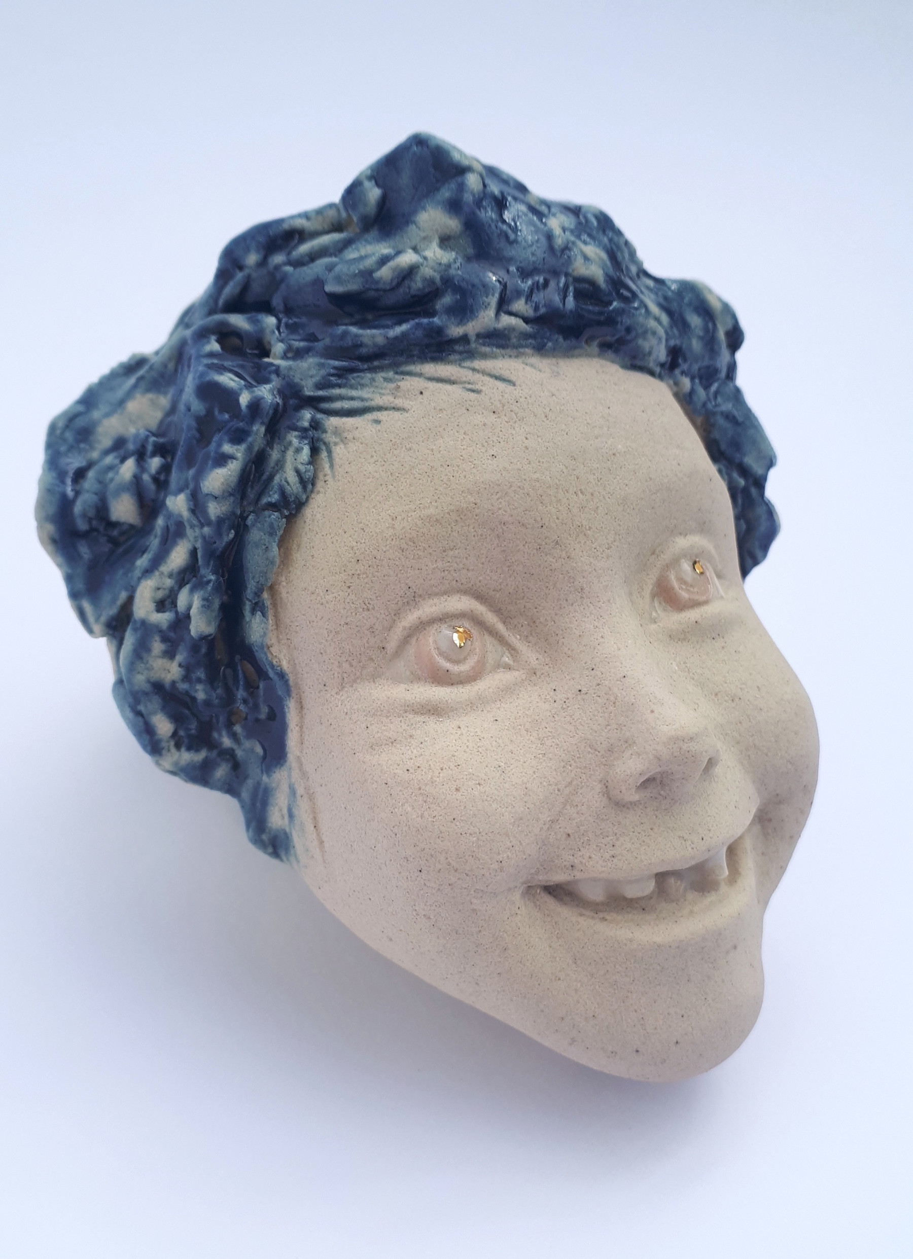 Louise de Gastines, enfant aux cheveux bleus, sculpture - Artalistic online contemporary art buying and selling gallery