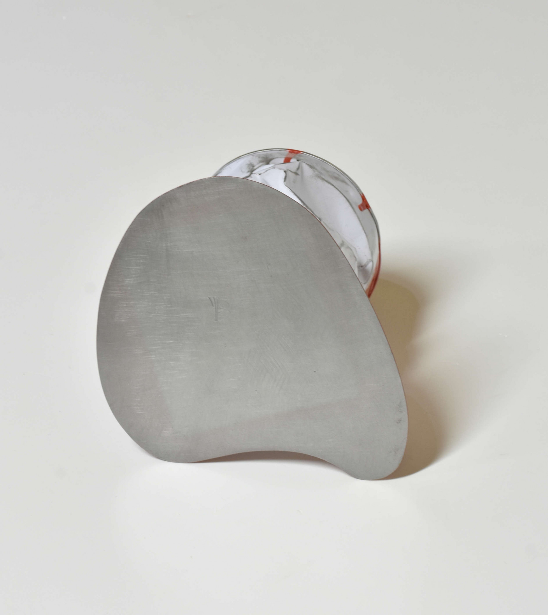 Yannick Bouillault, le vieux pot de peinture rouge, sculpture - Artalistic online contemporary art buying and selling gallery