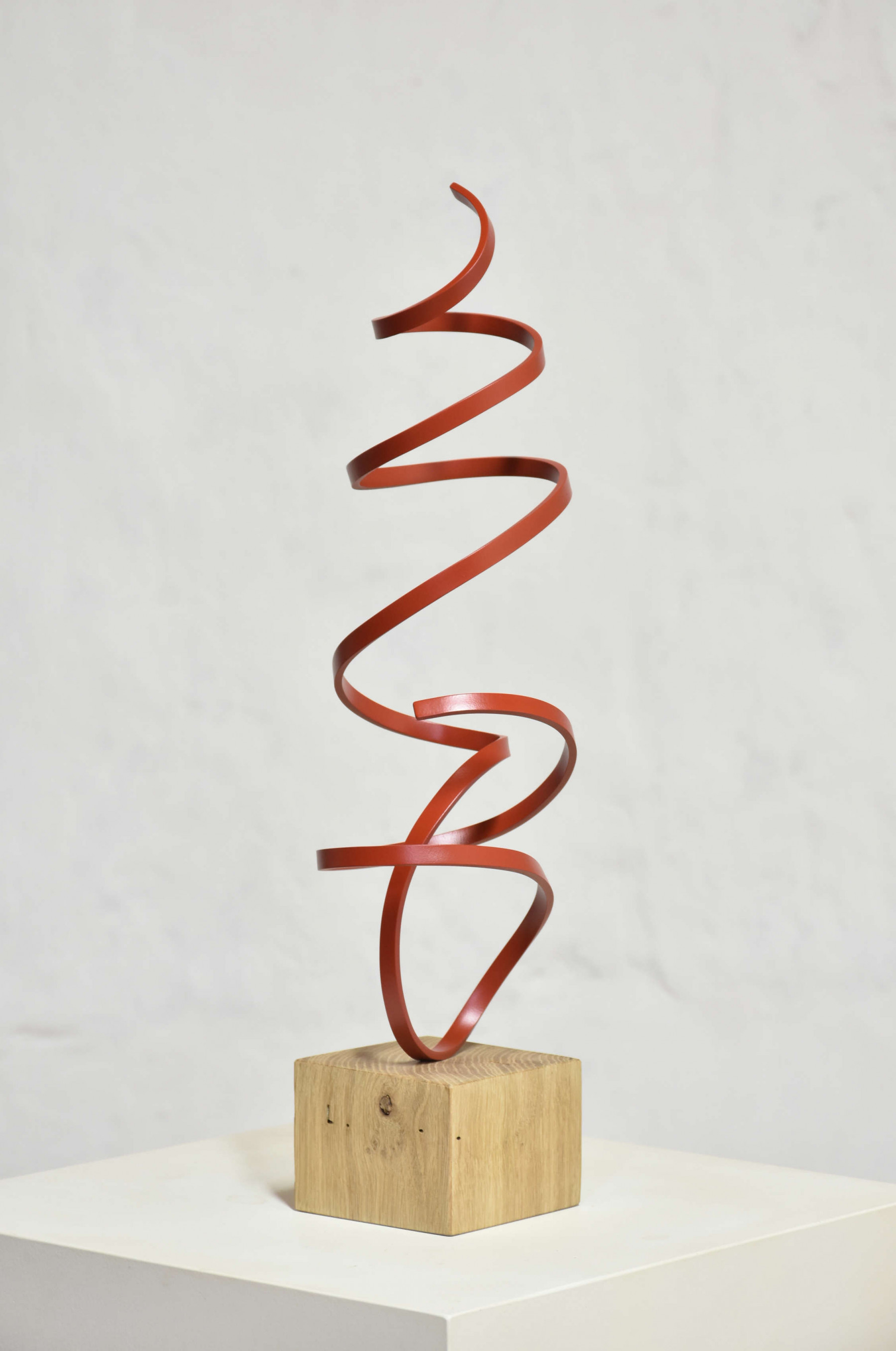 Yannick Bouillault, Serpentant Hélicoïde rouge, sculpture - Artalistic online contemporary art buying and selling gallery