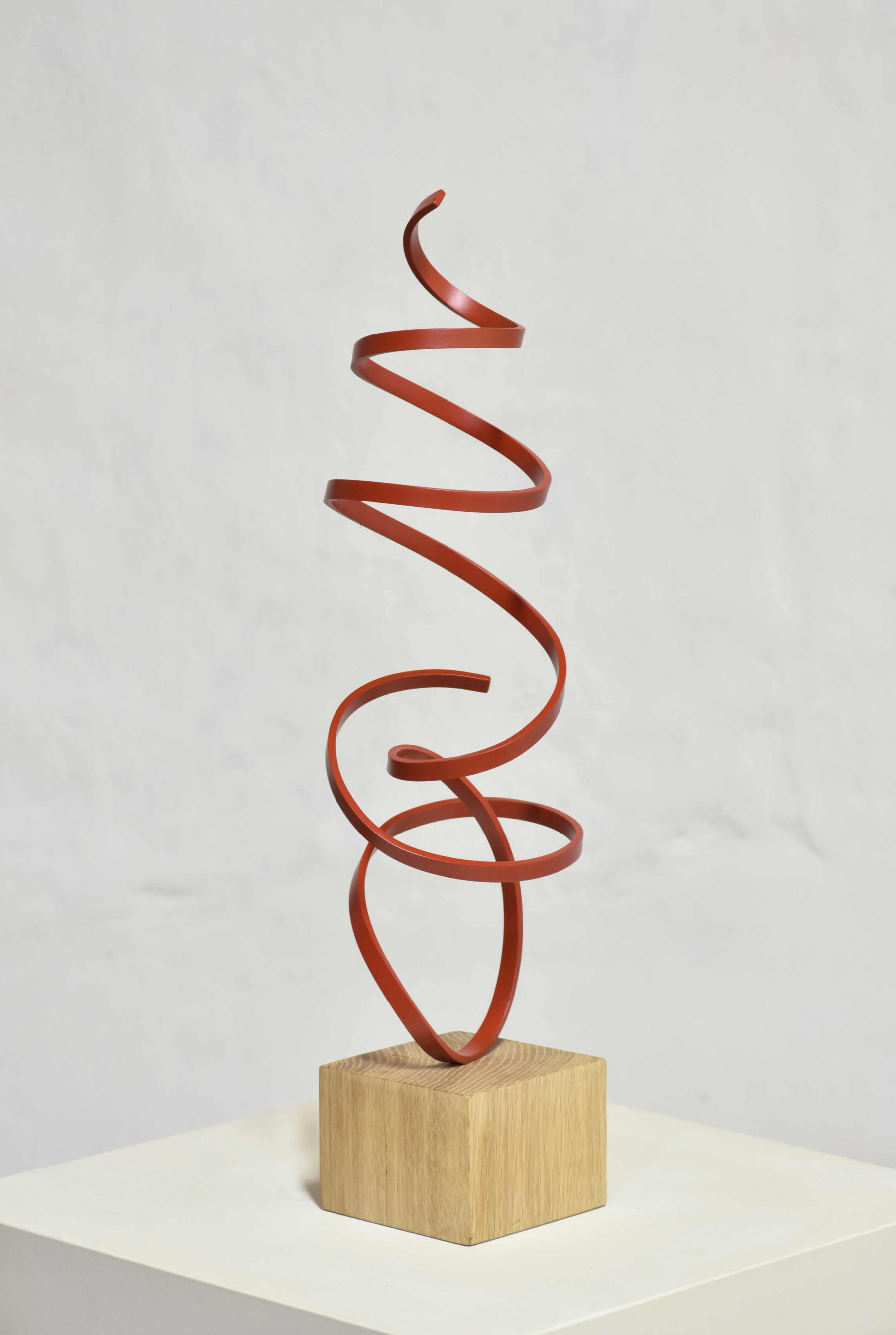 Yannick Bouillault, Serpentant Hélicoïde rouge, sculpture - Artalistic online contemporary art buying and selling gallery