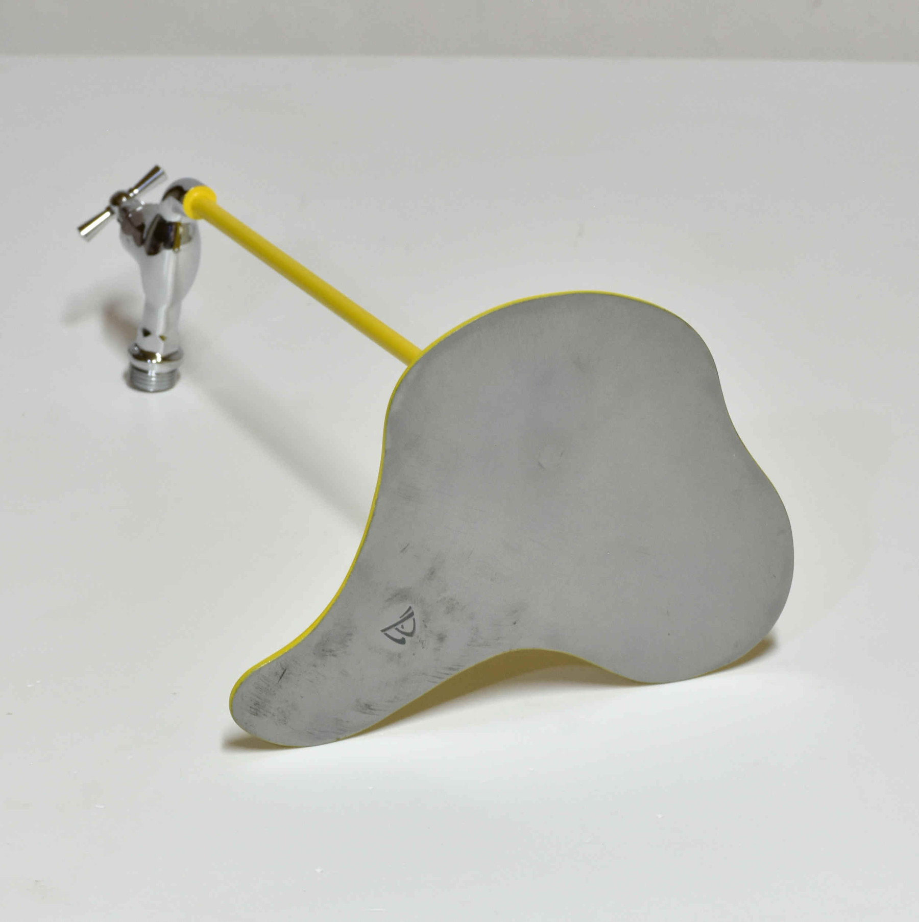 Yannick Bouillault, Fluide jaune, sculpture - Artalistic online contemporary art buying and selling gallery