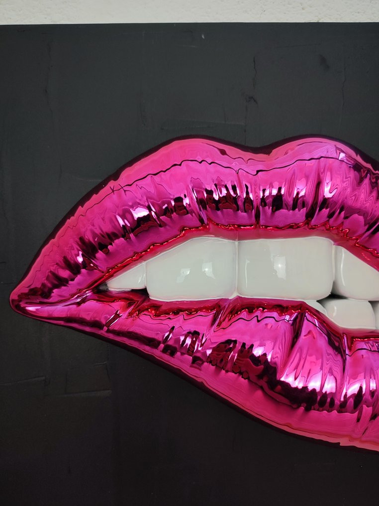 Sagrasse, wall lips, sculpture - Artalistic online contemporary art buying and selling gallery