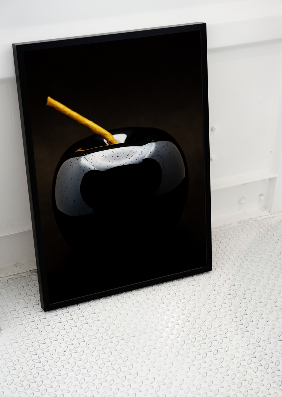 Jean-Guy Nakars, Apple Art, photo - Artalistic online contemporary art buying and selling gallery