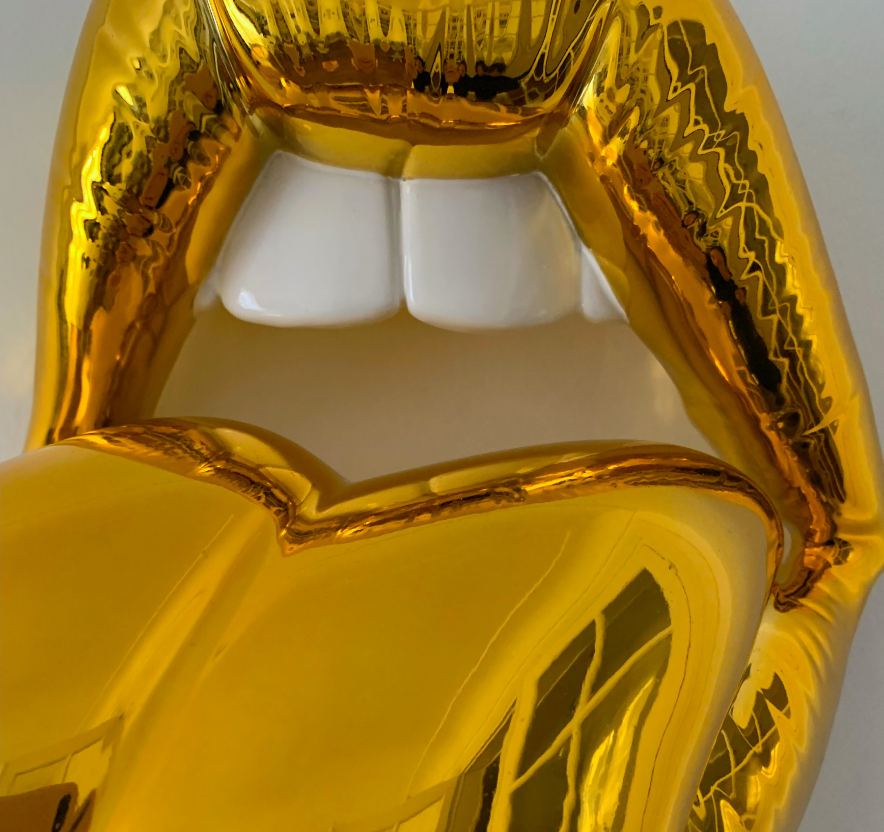 Sagrasse, Satisfaction gold, sculpture - Artalistic online contemporary art buying and selling gallery