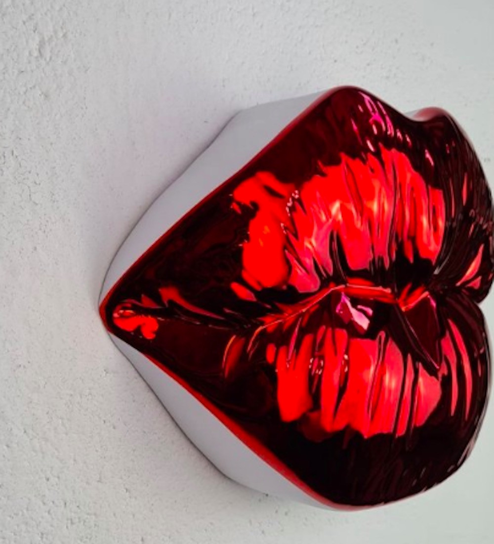 Sagrasse, Kiss Red, sculpture - Artalistic online contemporary art buying and selling gallery