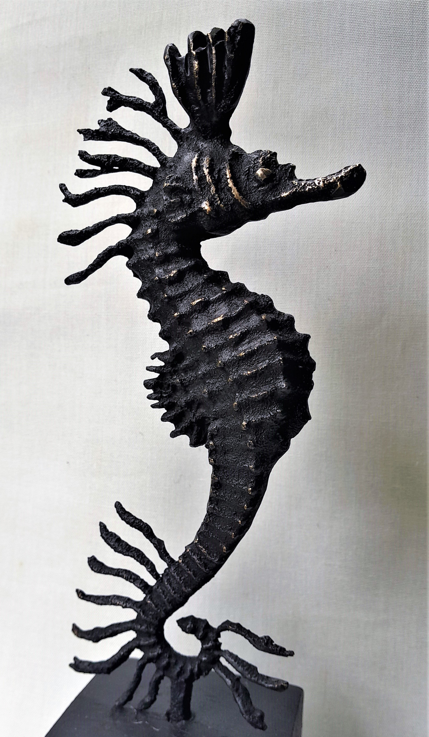 Les Hélènes, Sea Horse, sculpture - Artalistic online contemporary art buying and selling gallery