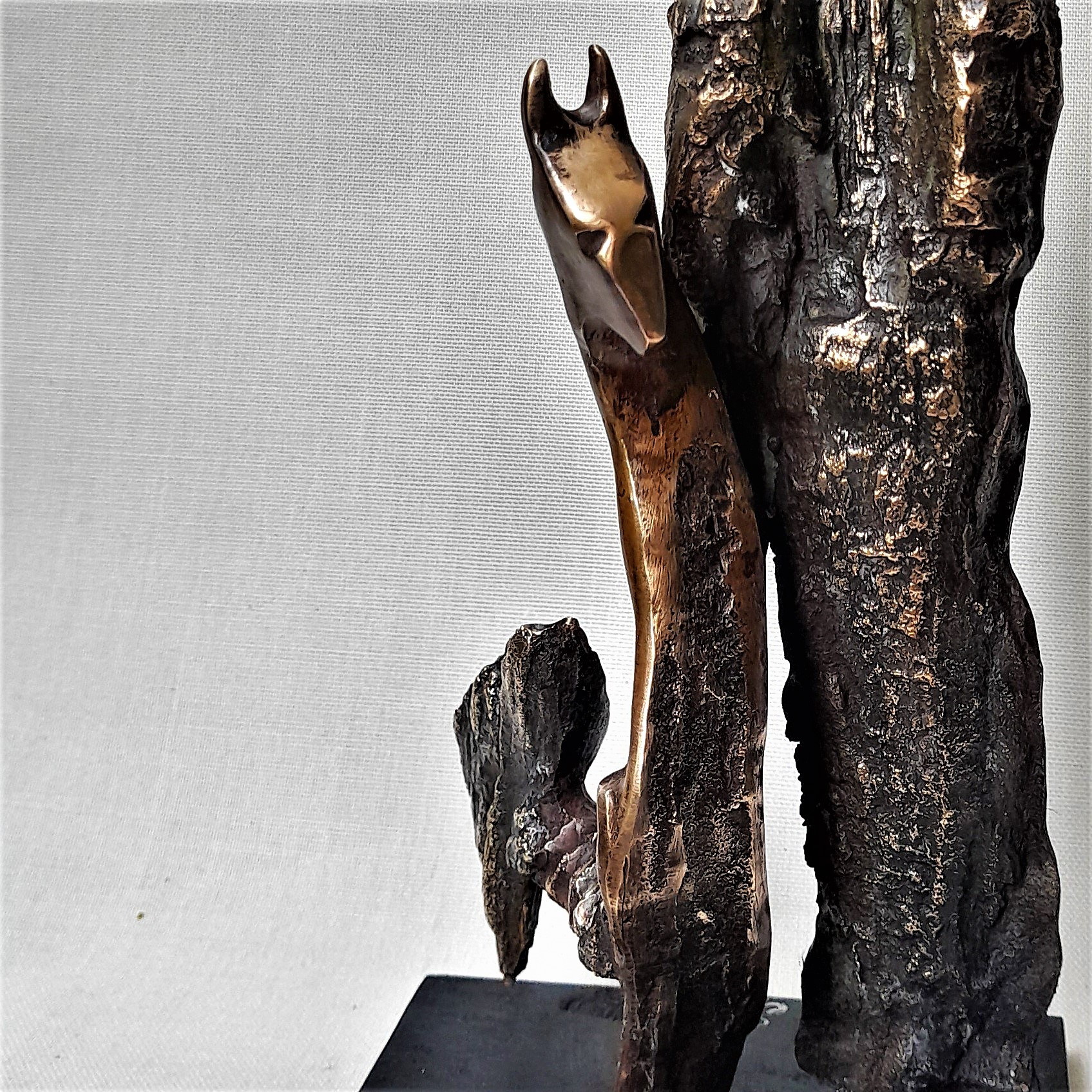 Les hélènes, Elle et son animal magique, sculpture - Artalistic online contemporary art buying and selling gallery