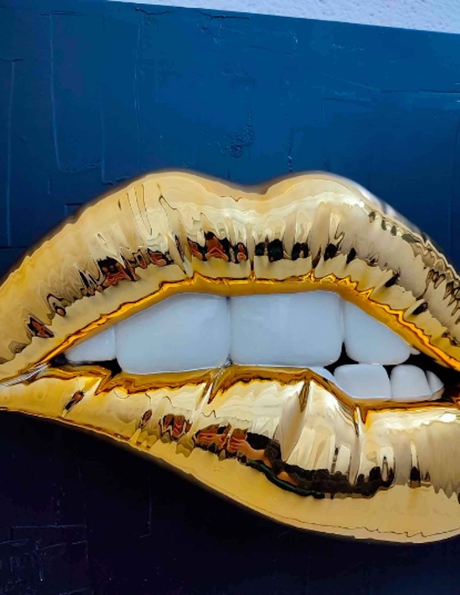 Sagrasse, Wall lips mmmh, painting - Artalistic online contemporary art buying and selling gallery