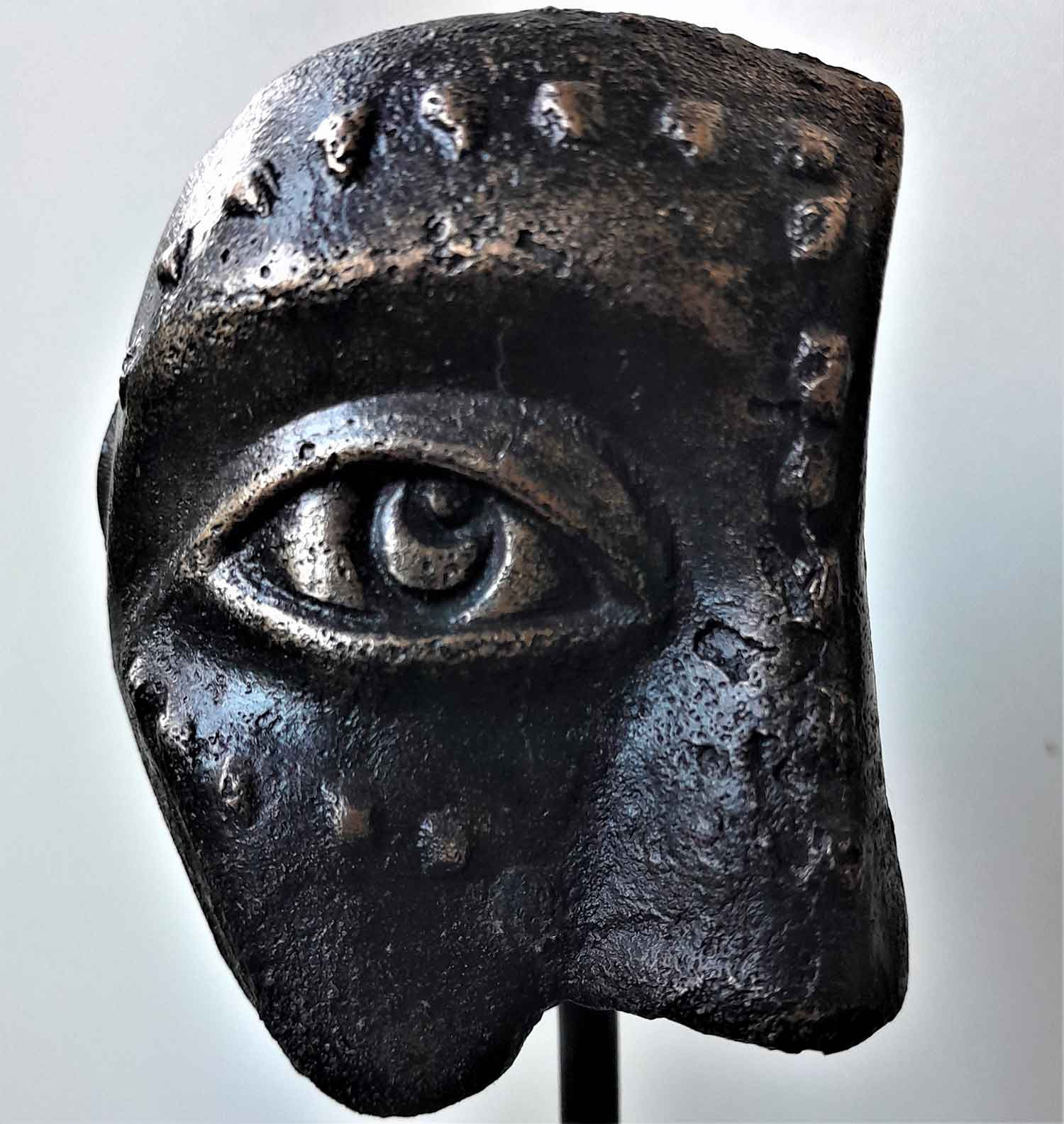 Les Hélènes, Fragment de lune, sculpture - Artalistic online contemporary art buying and selling gallery