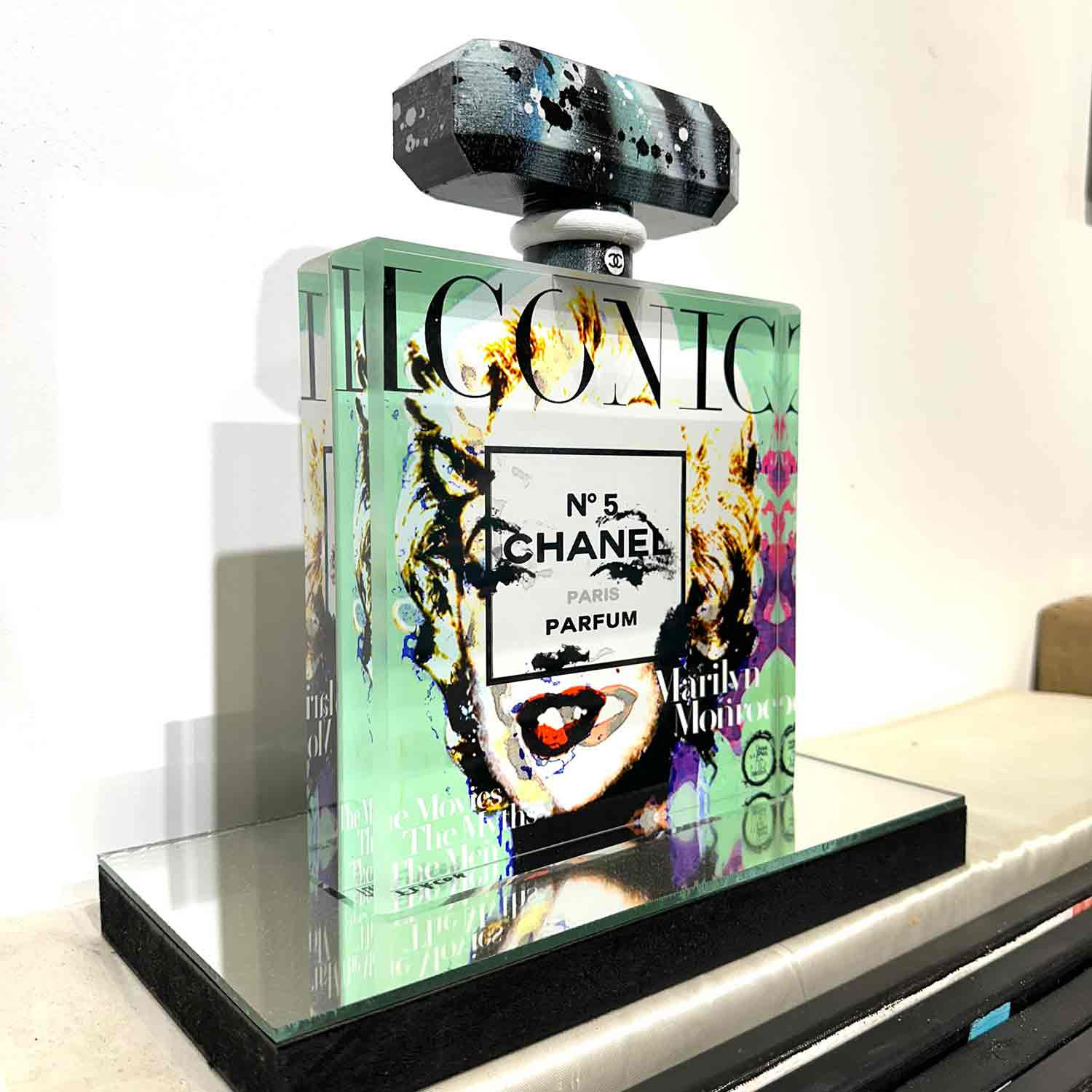 Patrick Cornée, Flocon Chanel n°5, sculpture - Artalistic online contemporary art buying and selling gallery