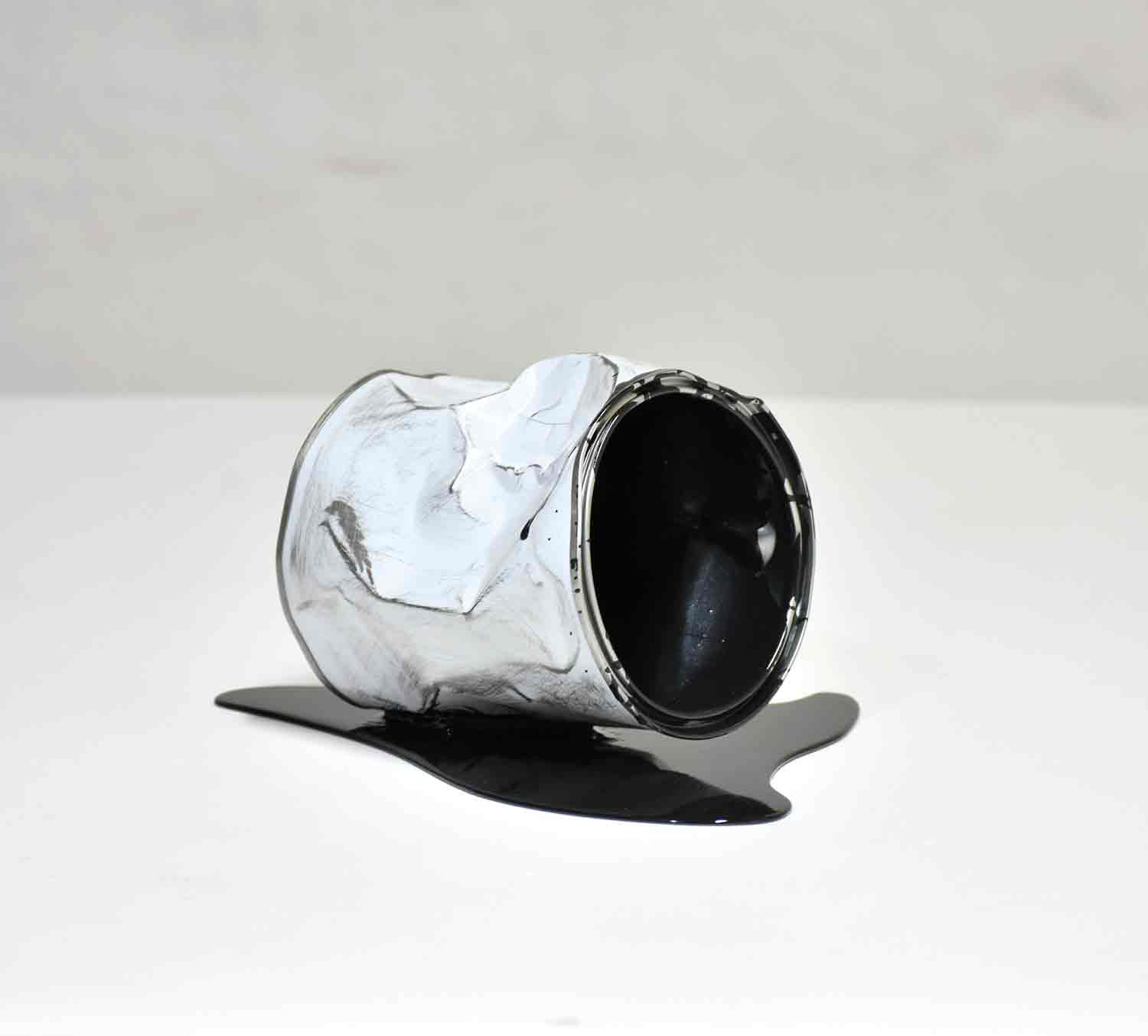 Yannick Bouillault, Le vieux pot de peinture noir, sculpture - Artalistic online contemporary art buying and selling gallery