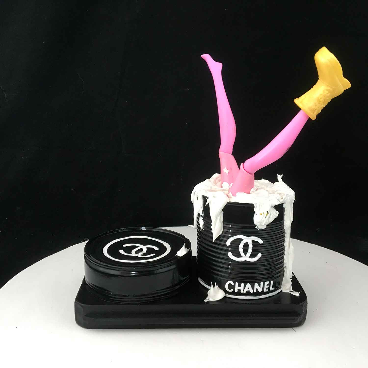 Crushed Chanel N.5 with box - Norman Gekko - Sculptures & Carvings