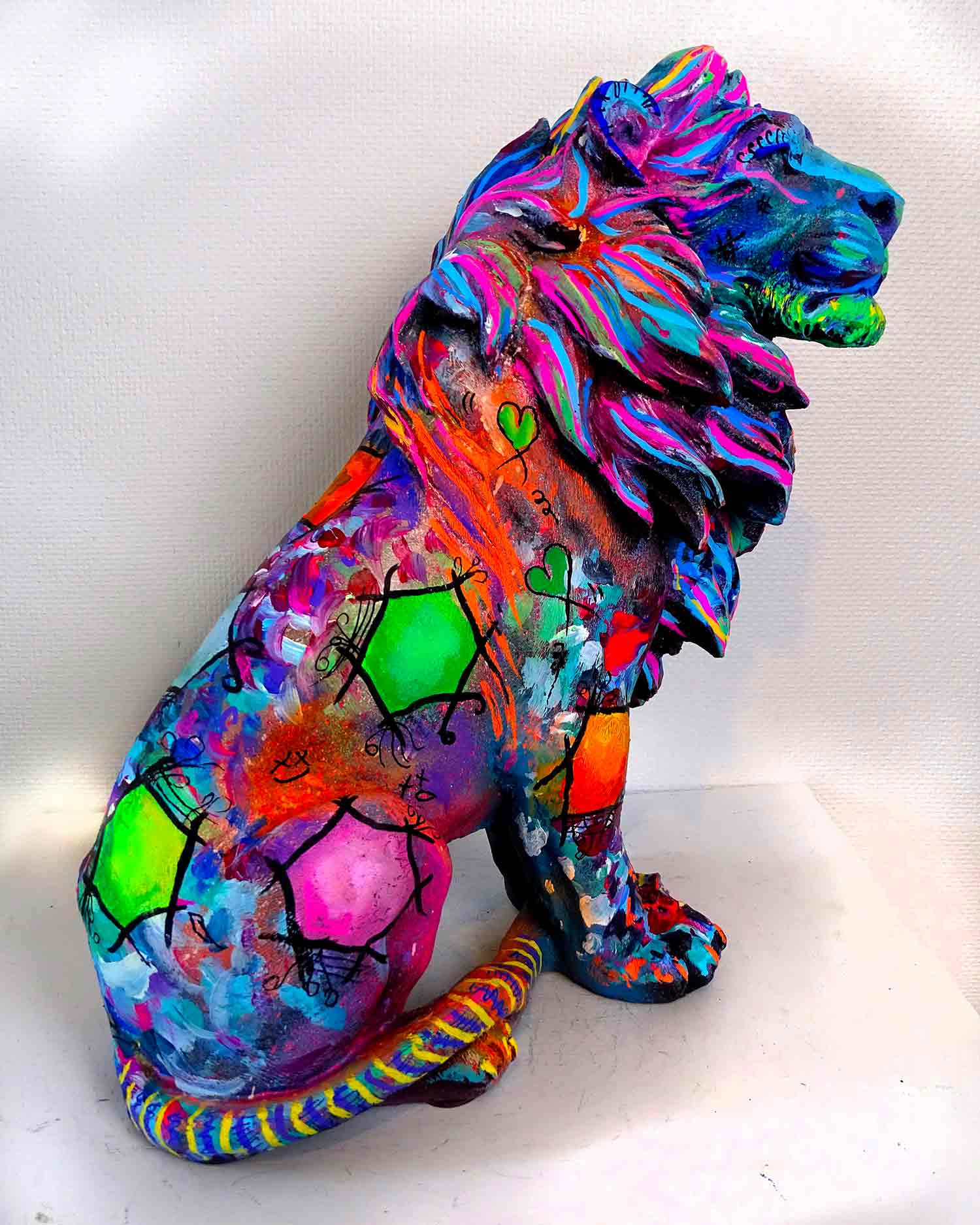 Priscilla Vettese, Lion in jungle colored, sculpture - Artalistic online contemporary art buying and selling gallery