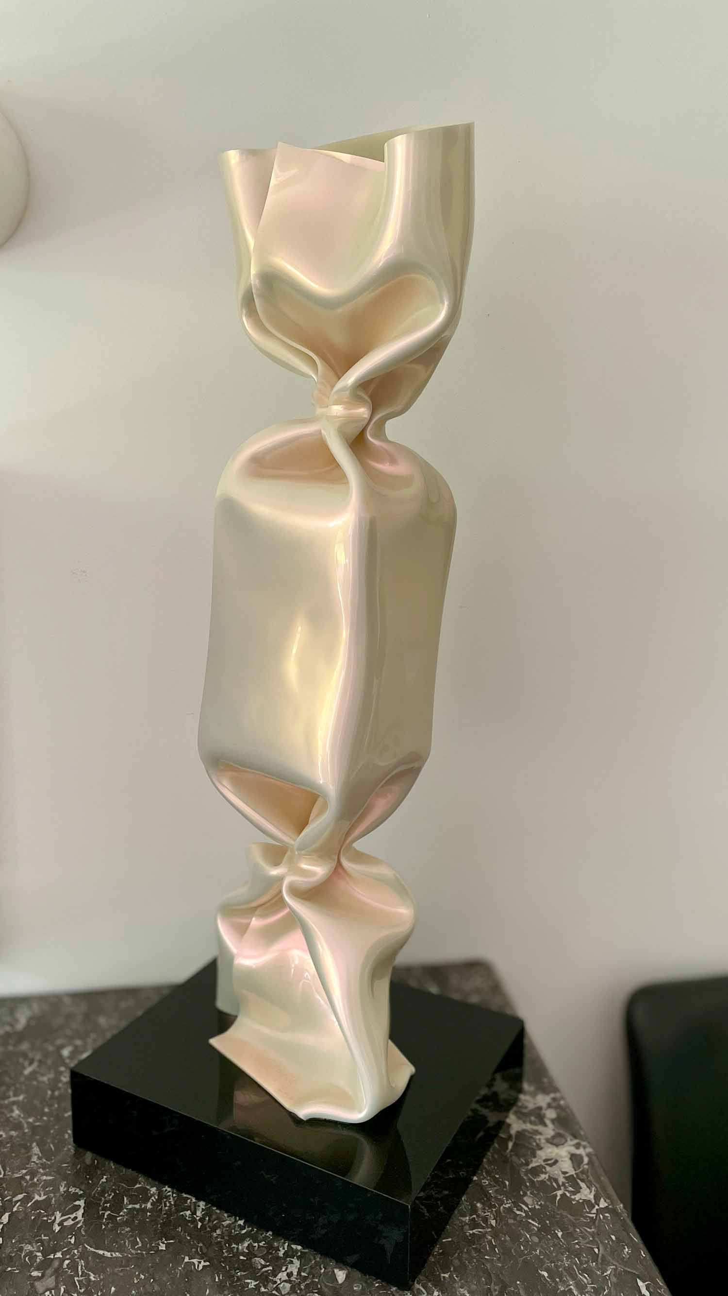 Laurence Jenkell, Wrapping bonbon blanc nacré, Sculpture