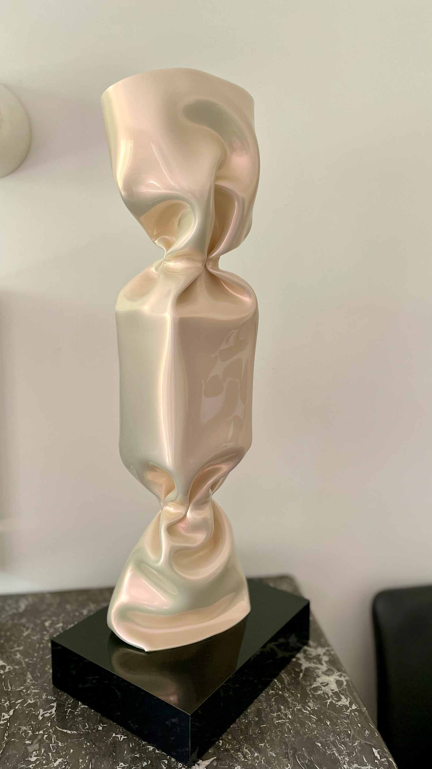 Laurence Jenkell, Wrapping bonbon blanc nacré, Sculpture