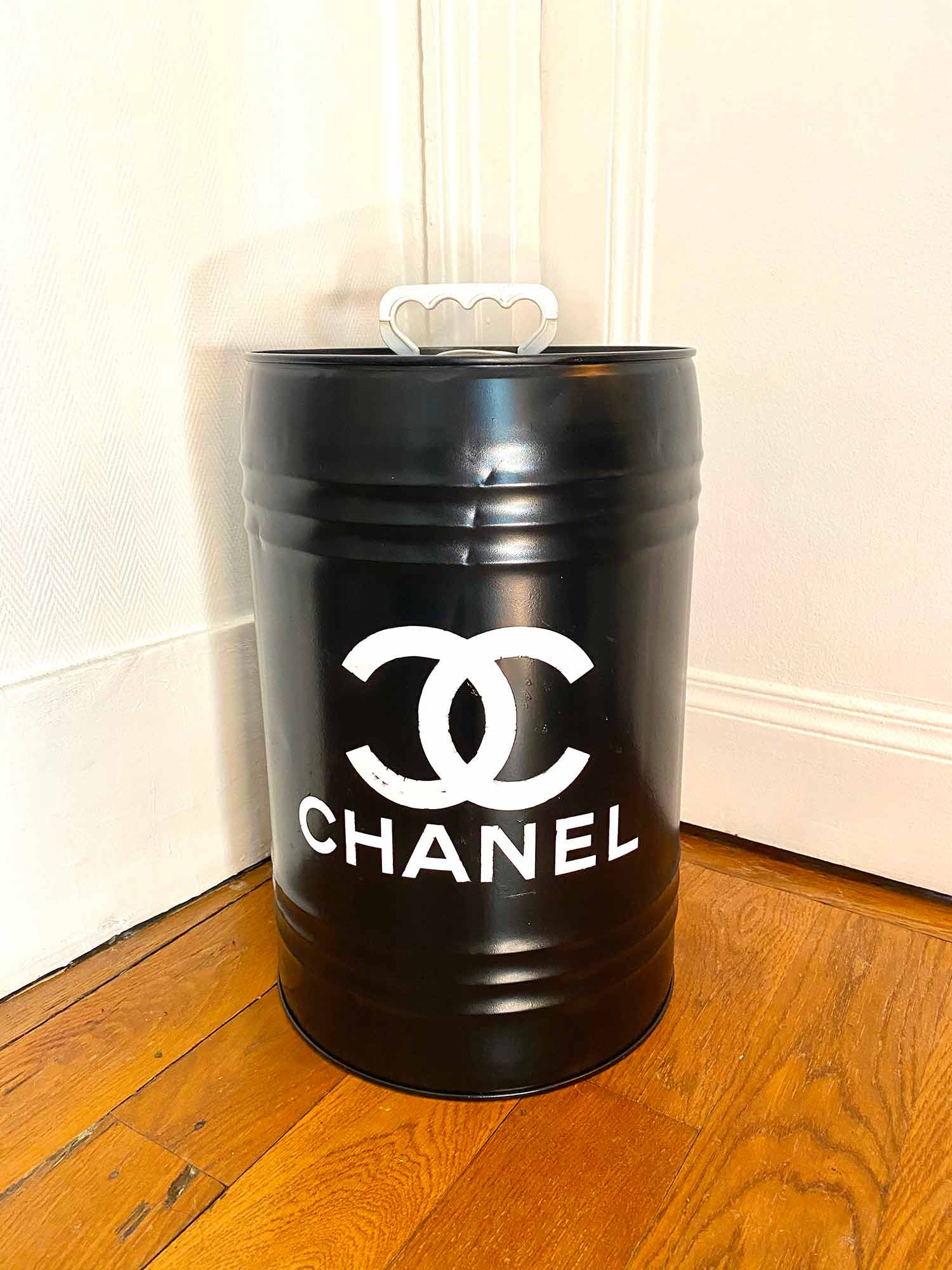 Andrea Van der Hoeven, Chanel, sculpture - Artalistic online contemporary art buying and selling gallery