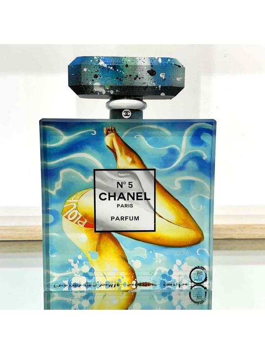 Chanel n°5 bottle, summer party