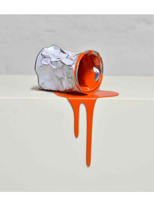 Le vieux pot de peinture orange - 370