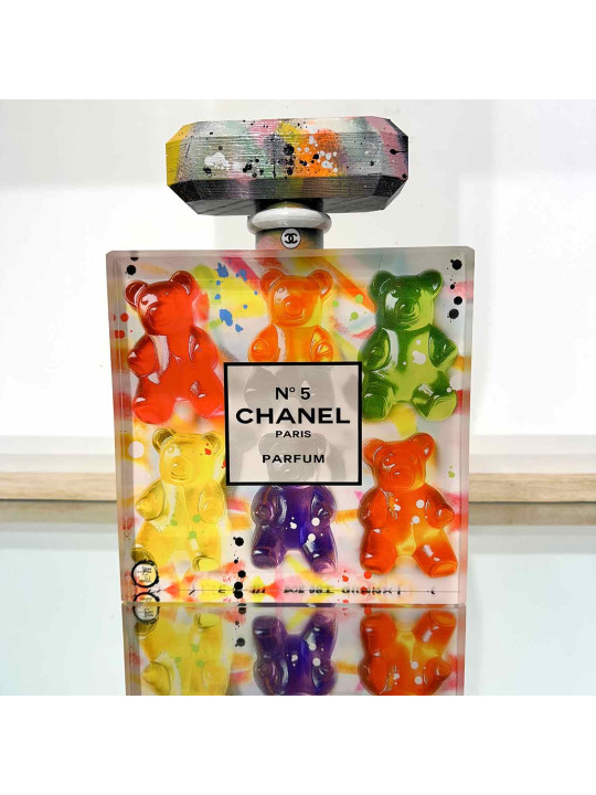 Chanel n°5 bottle, pop art gummy
