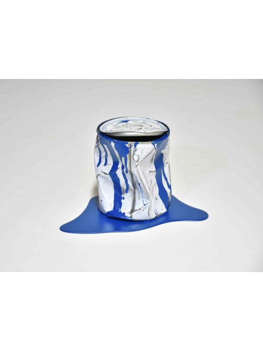 Le vieux pot de peinture bleu