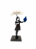 Ravi, fille parapluie Chanel, sculpture - Artalistic online contemporary art buying and selling gallery