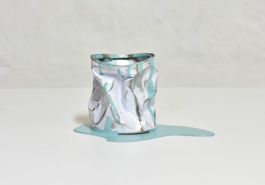 Le vieux pot de peinture pastel
