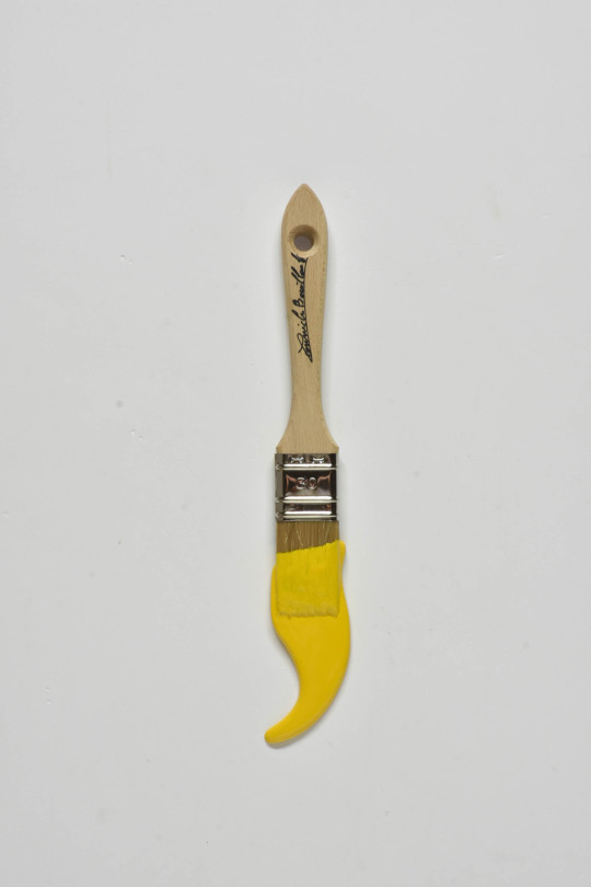 La brosse plate jaune