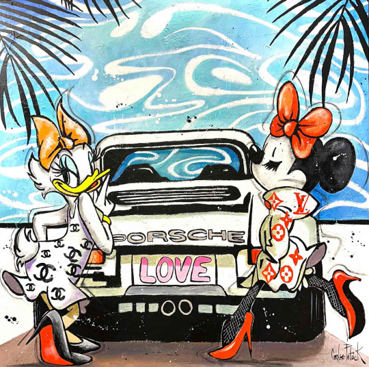Minnie Mouse and Daisy Duck on holiday in Miami Beach