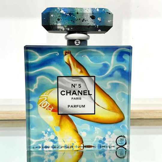 Chanel n°5 bottle, summer party