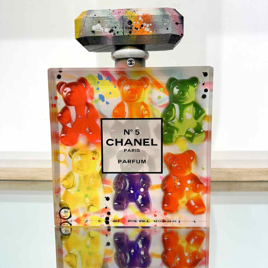 Chanel n°5 bottle, pop art gummy