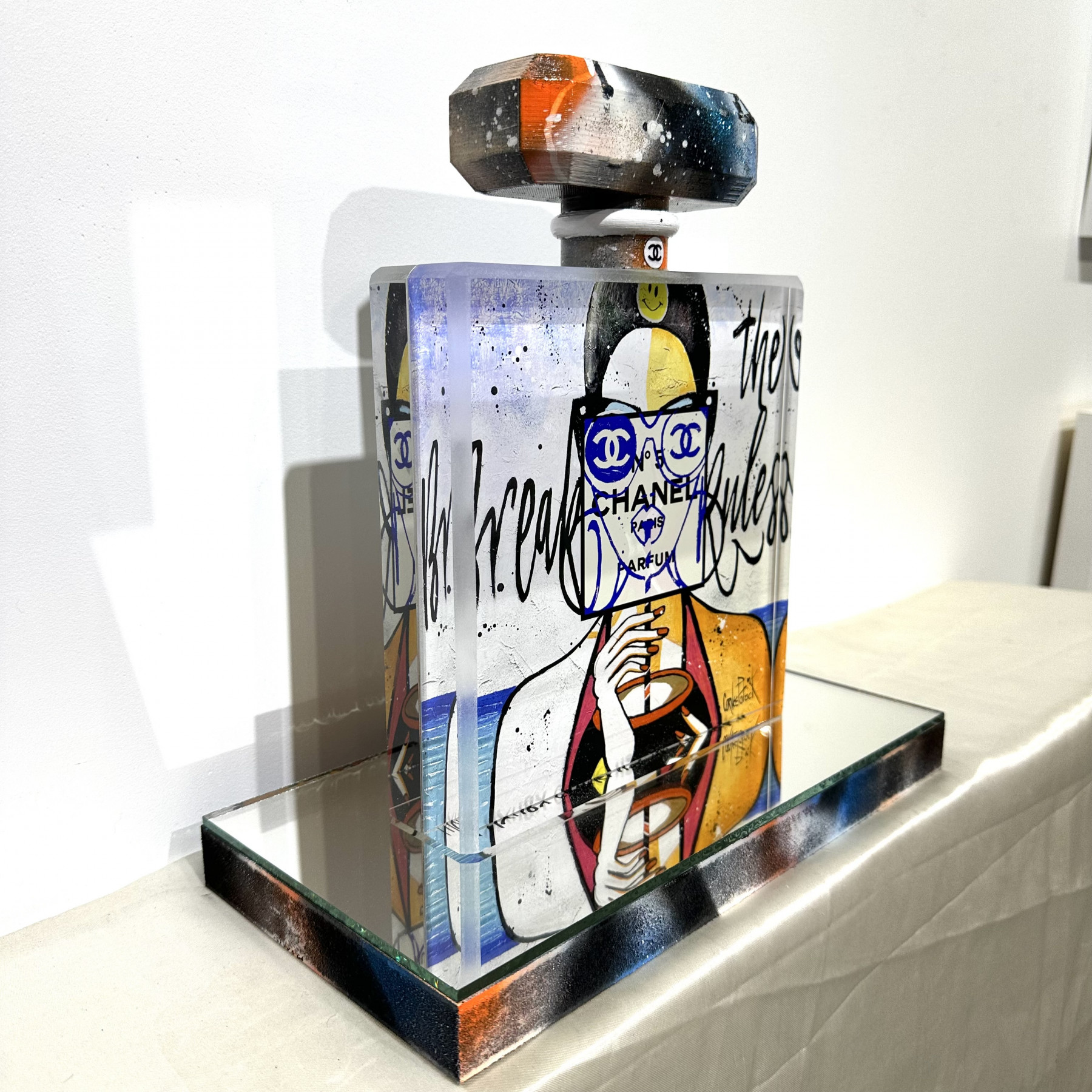 Patrick Cornée, Luxury Chanel N°5, sculpture - Galerie de vente et d’achat d’art contemporain en ligne Artalistic