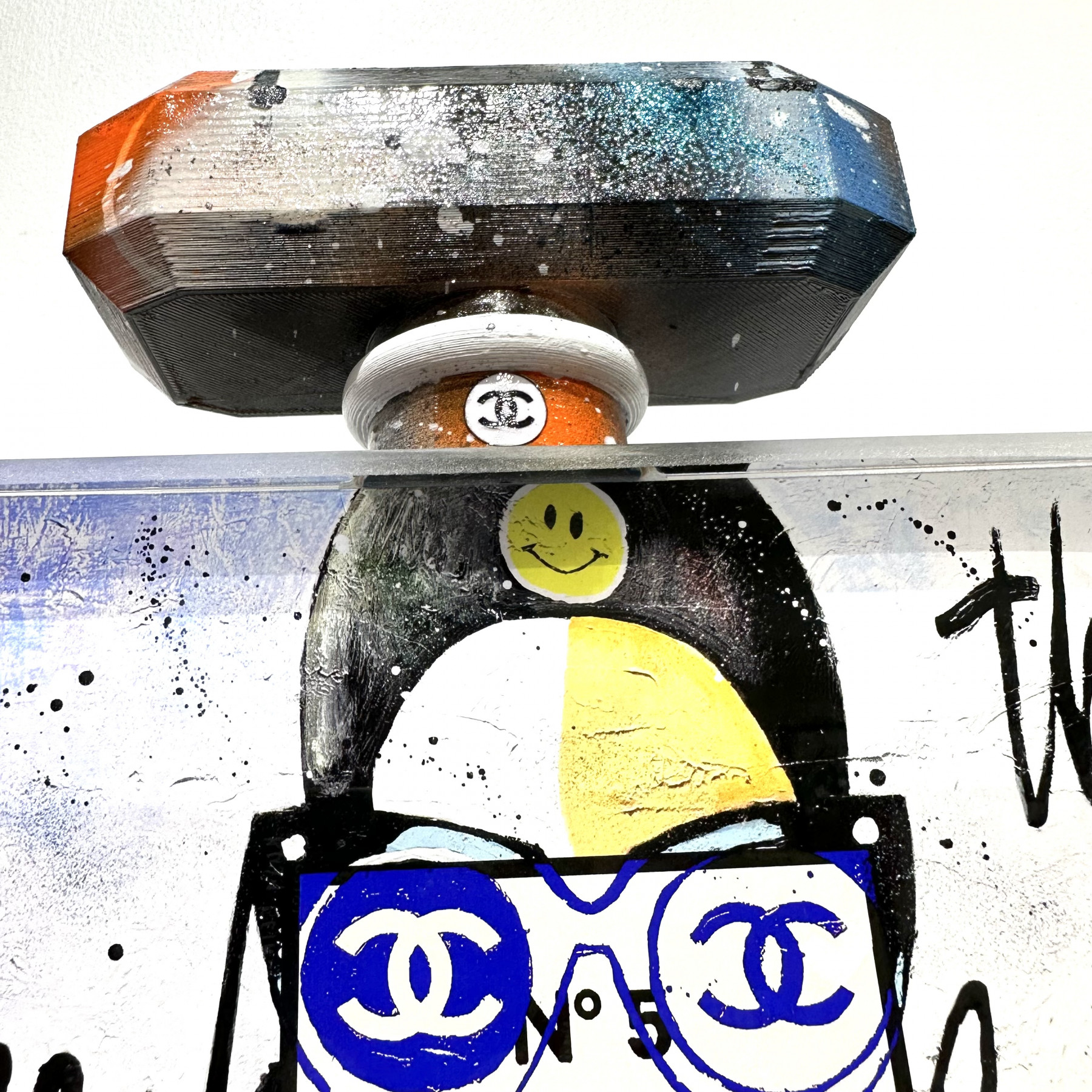 Patrick Cornée, Luxury Chanel N°5, sculpture - Galerie de vente et d’achat d’art contemporain en ligne Artalistic