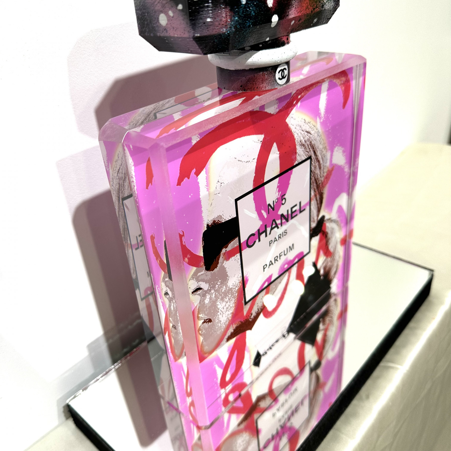 Patrick Cornée, Luxury Chanel n°5, sculpture - Galerie de vente et d’achat d’art contemporain en ligne Artalistic