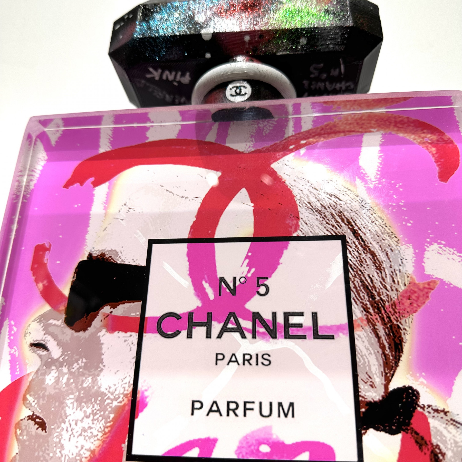 Patrick Cornée, Luxury Chanel n°5, sculpture - Galerie de vente et d’achat d’art contemporain en ligne Artalistic