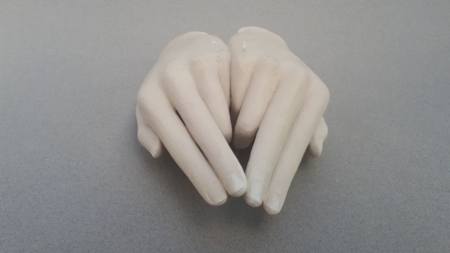 Louise de Gastines, Mains Mudra, sculpture - Galerie de vente et d’achat d’art contemporain en ligne Artalistic