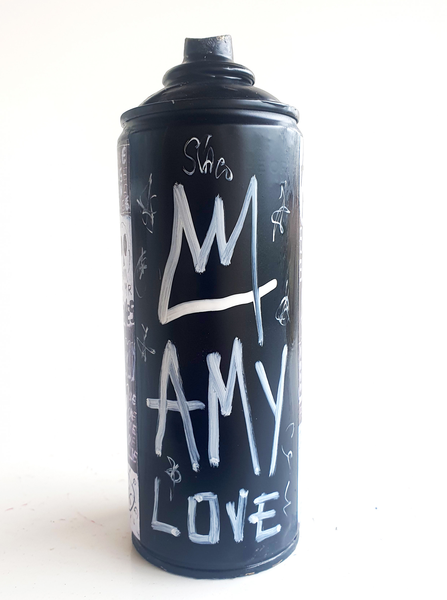 Spaco, Bombe Amy Winehouse, sculpture - Galerie de vente et d’achat d’art contemporain en ligne Artalistic