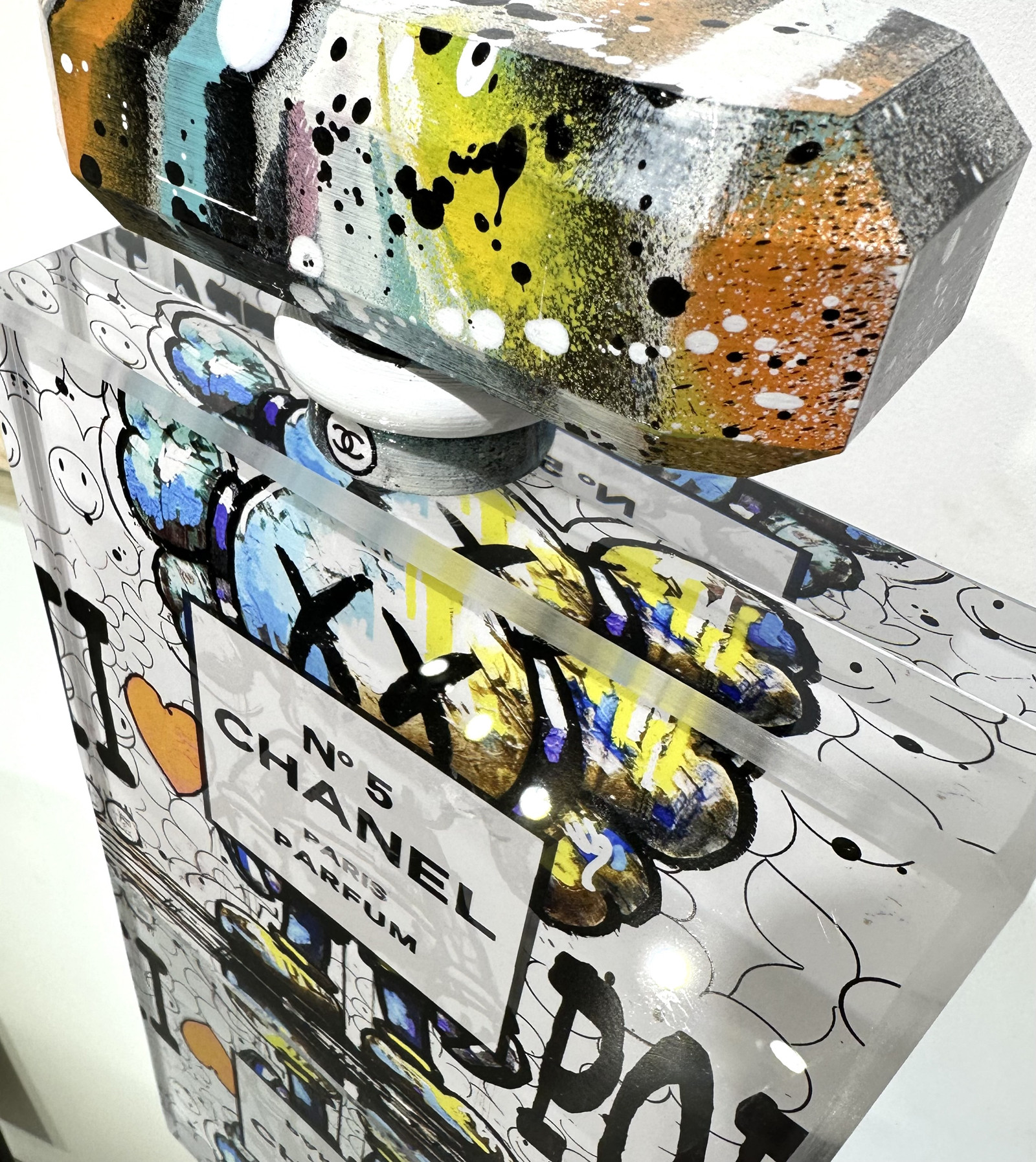 Patrick Cornée, Chanel n°5, sculpture - Galerie de vente et d’achat d’art contemporain en ligne Artalistic
