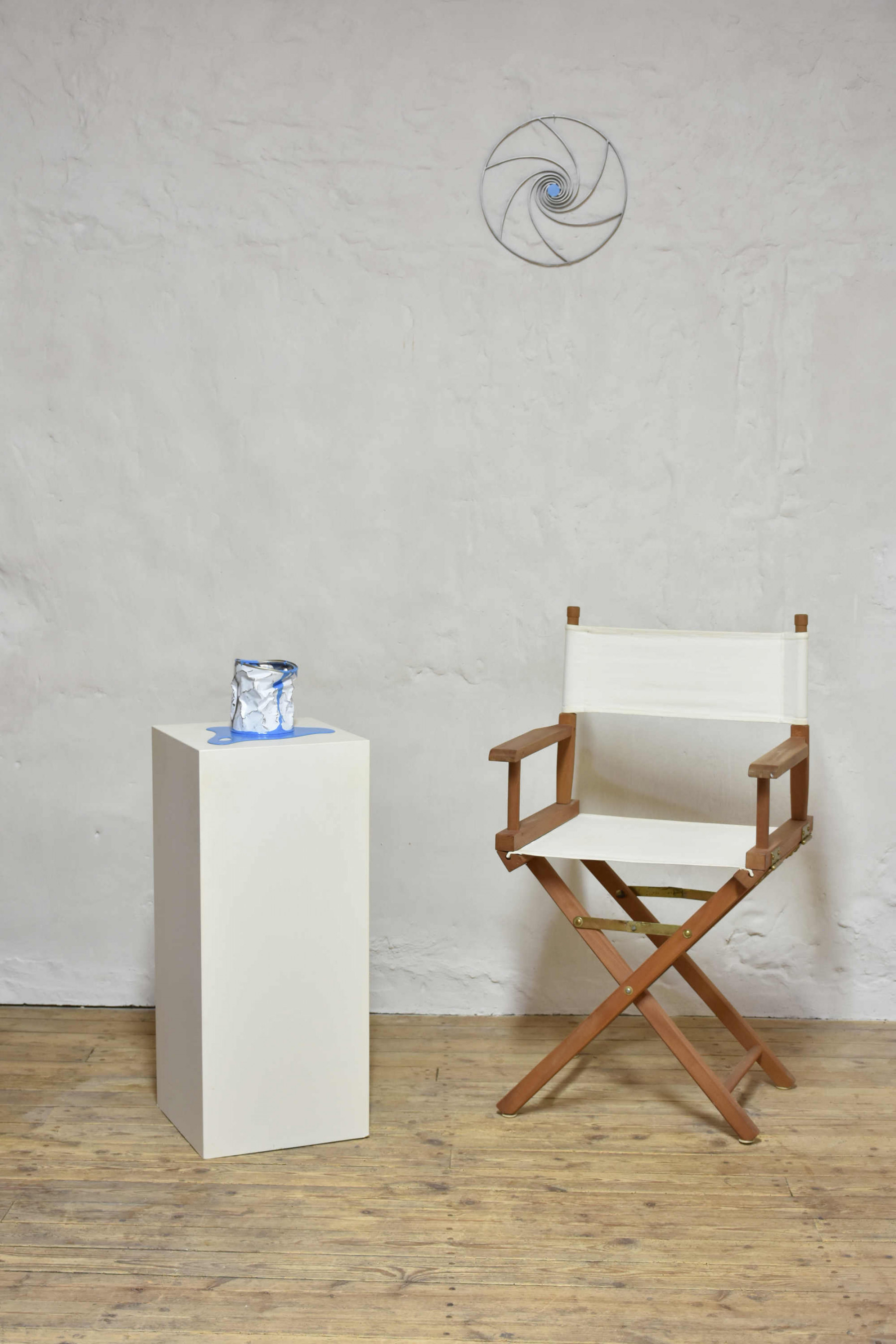 Yannick Bouillault, Le vieux pot de peinture bleu, sculpture - Galerie de vente et d’achat d’art contemporain en ligne Artalistic