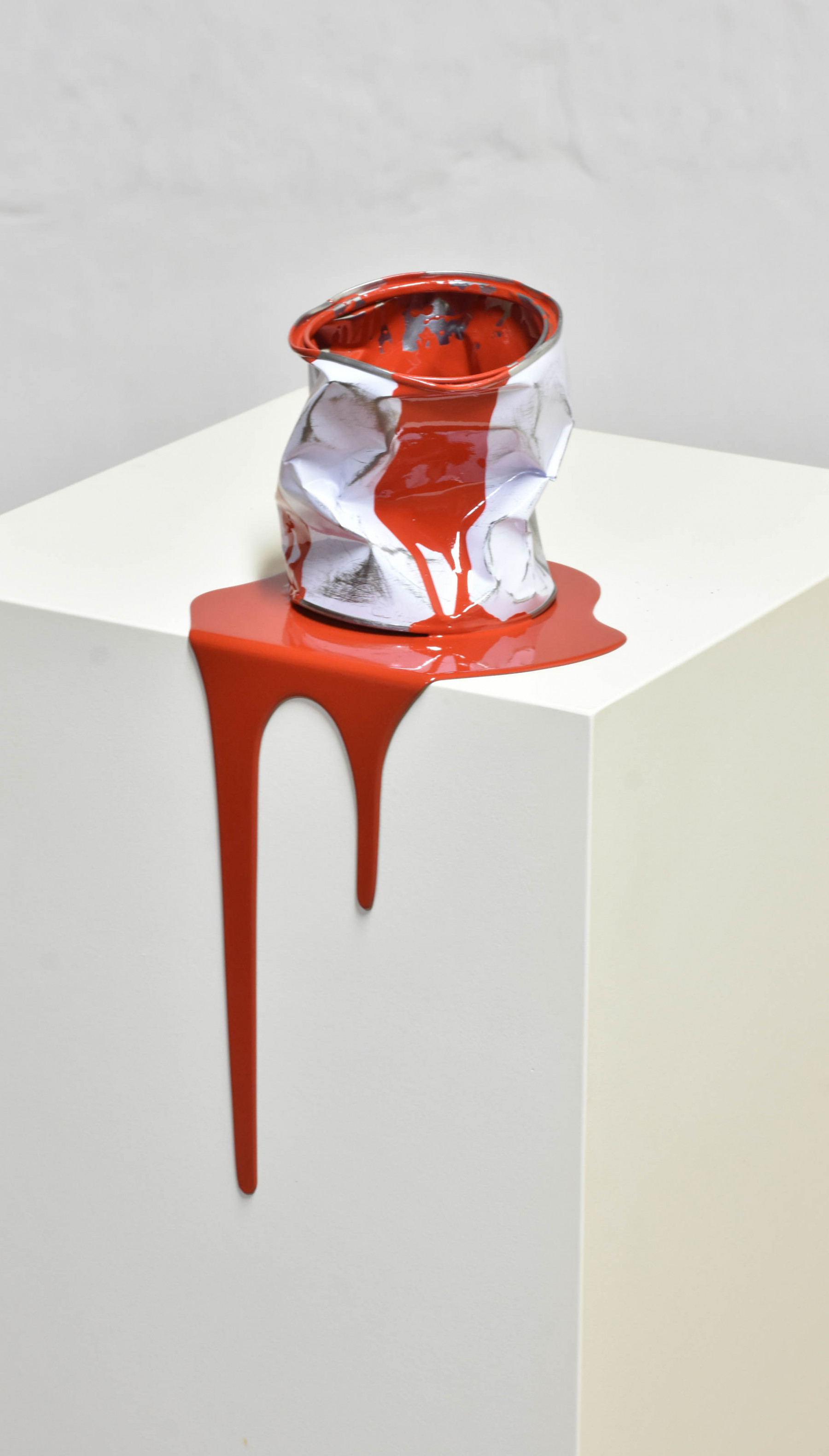 Yannick Bouillault, Le vieux pot de peinture rouge, sculpture - Galerie de vente et d’achat d’art contemporain en ligne Artalistic