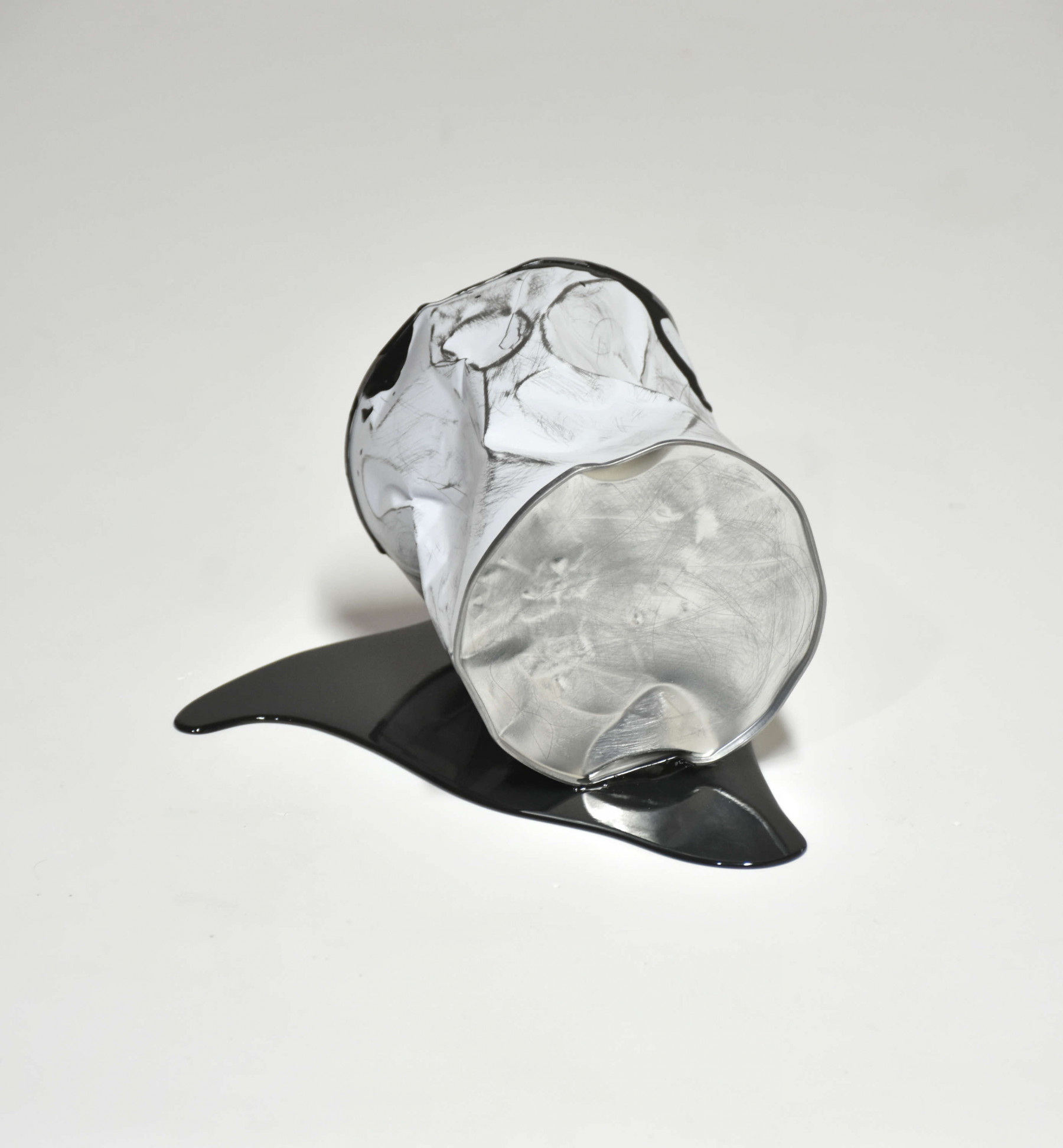 Yannick Bouillault, Le vieux pot de peinture noir, sculpture - Galerie de vente et d’achat d’art contemporain en ligne Artalistic