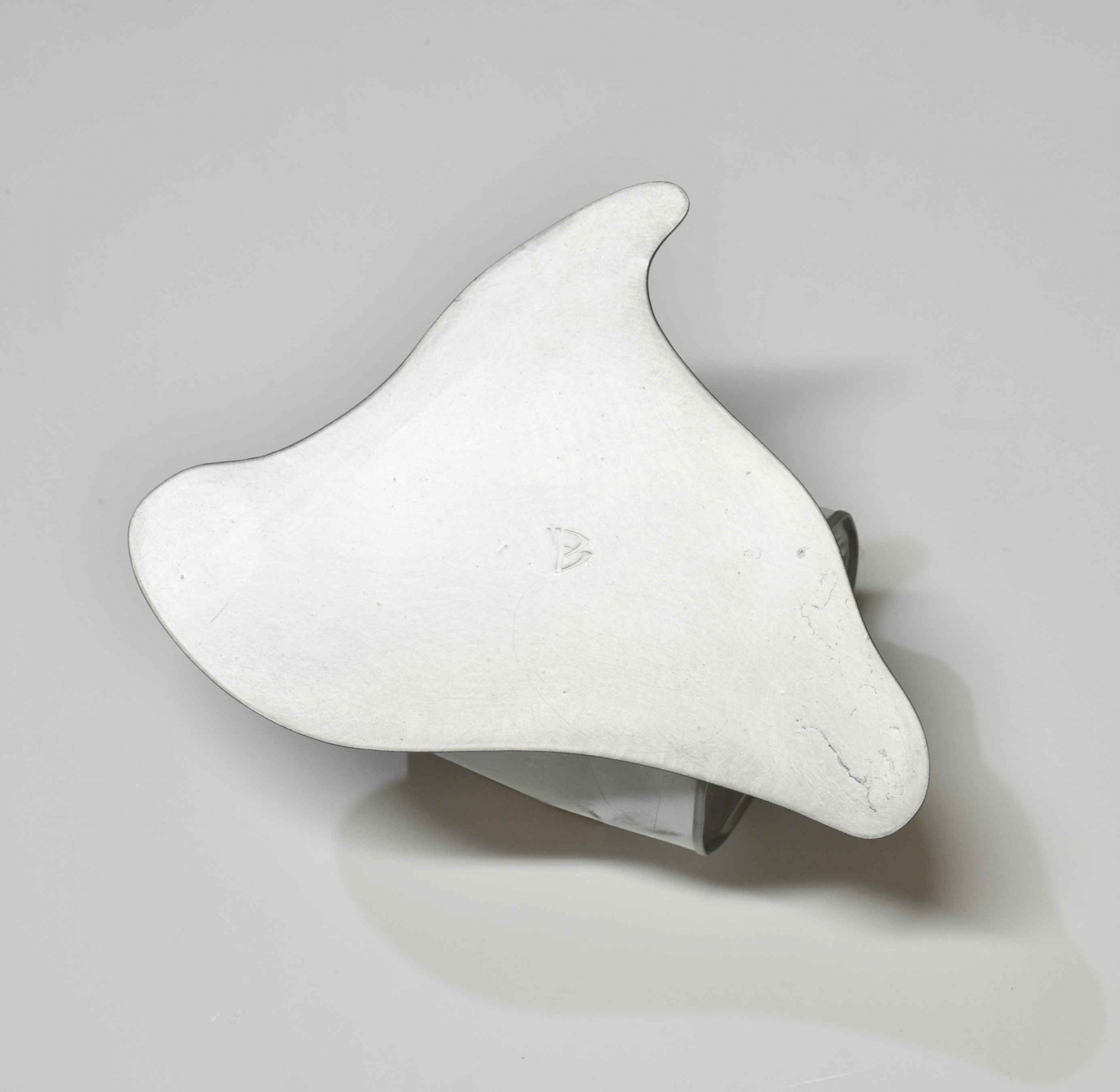 Yannick Bouillault, Le vieux pot de peinture noir, sculpture - Galerie de vente et d’achat d’art contemporain en ligne Artalistic