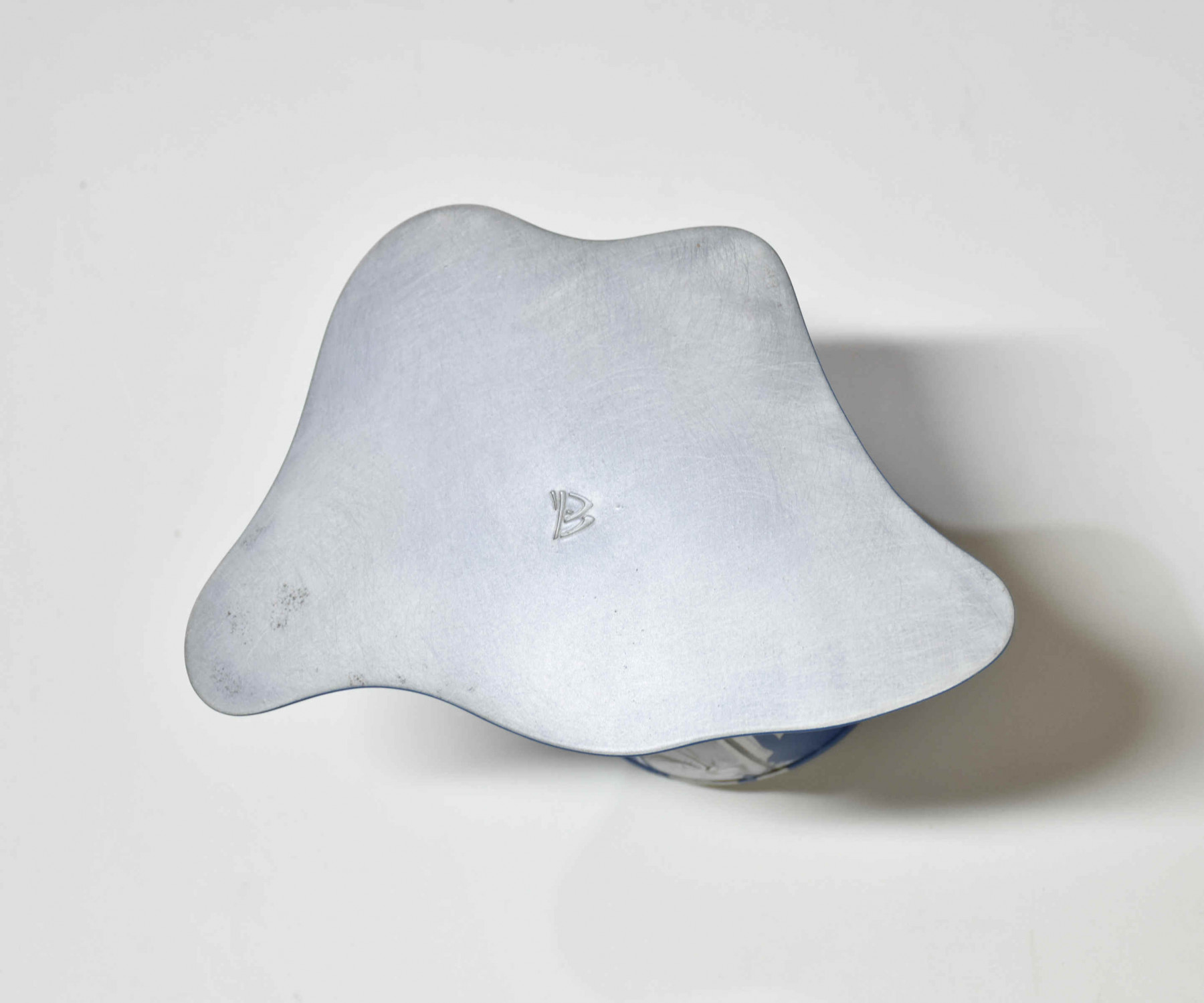 Yannick Bouillault, Le vieux pot de peinture bleu, sculpture - Galerie de vente et d’achat d’art contemporain en ligne Artalistic