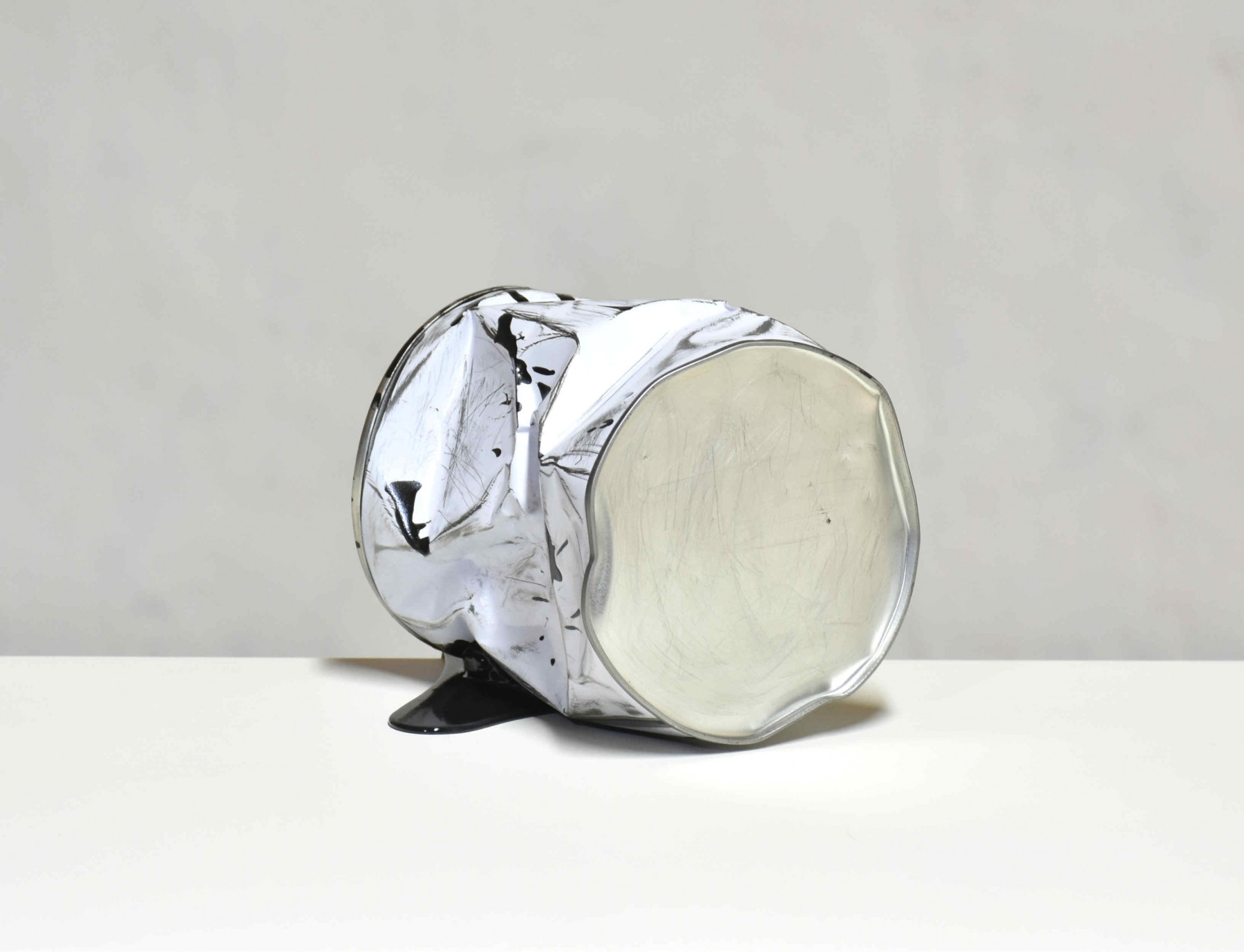 Yannick Bouillault, Le vieux pot de peinture noir, sculpture - Galerie de vente et d’achat d’art contemporain en ligne Artalistic