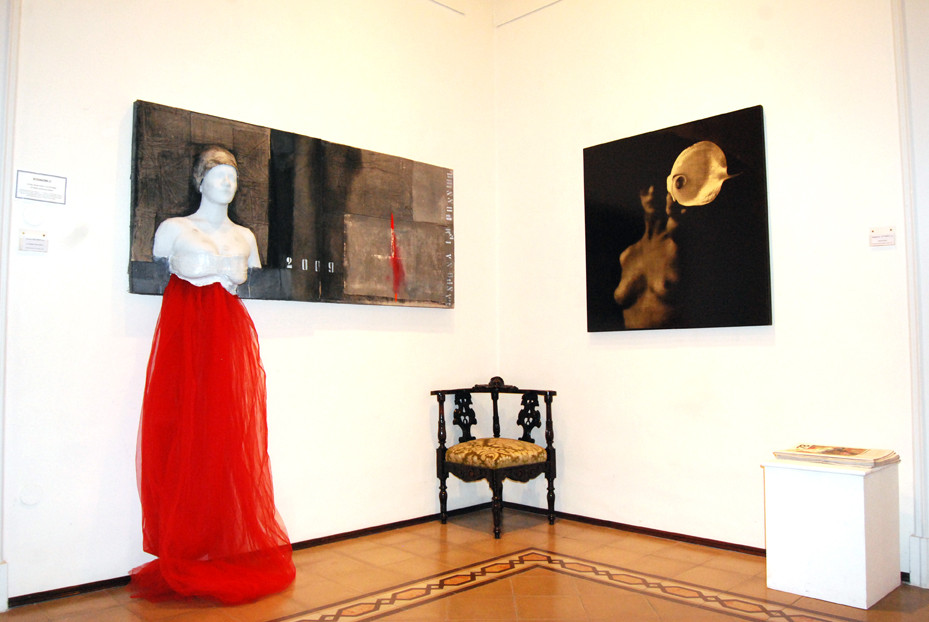 Massimo Attardi, Nudo con giglio, photo - Galerie de vente et d’achat d’art contemporain en ligne Artalistic