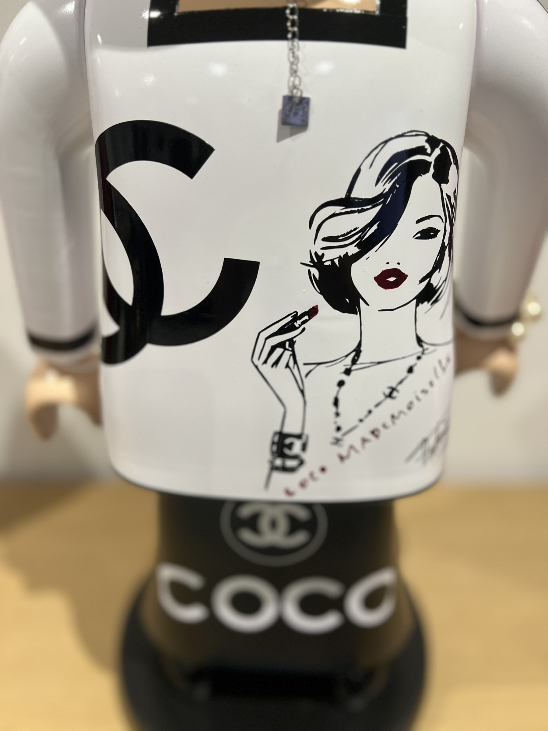 Vanessa Fodera, Mademoiselle coco Chanel, sculpture - Galerie de vente et d’achat d’art contemporain en ligne Artalistic
