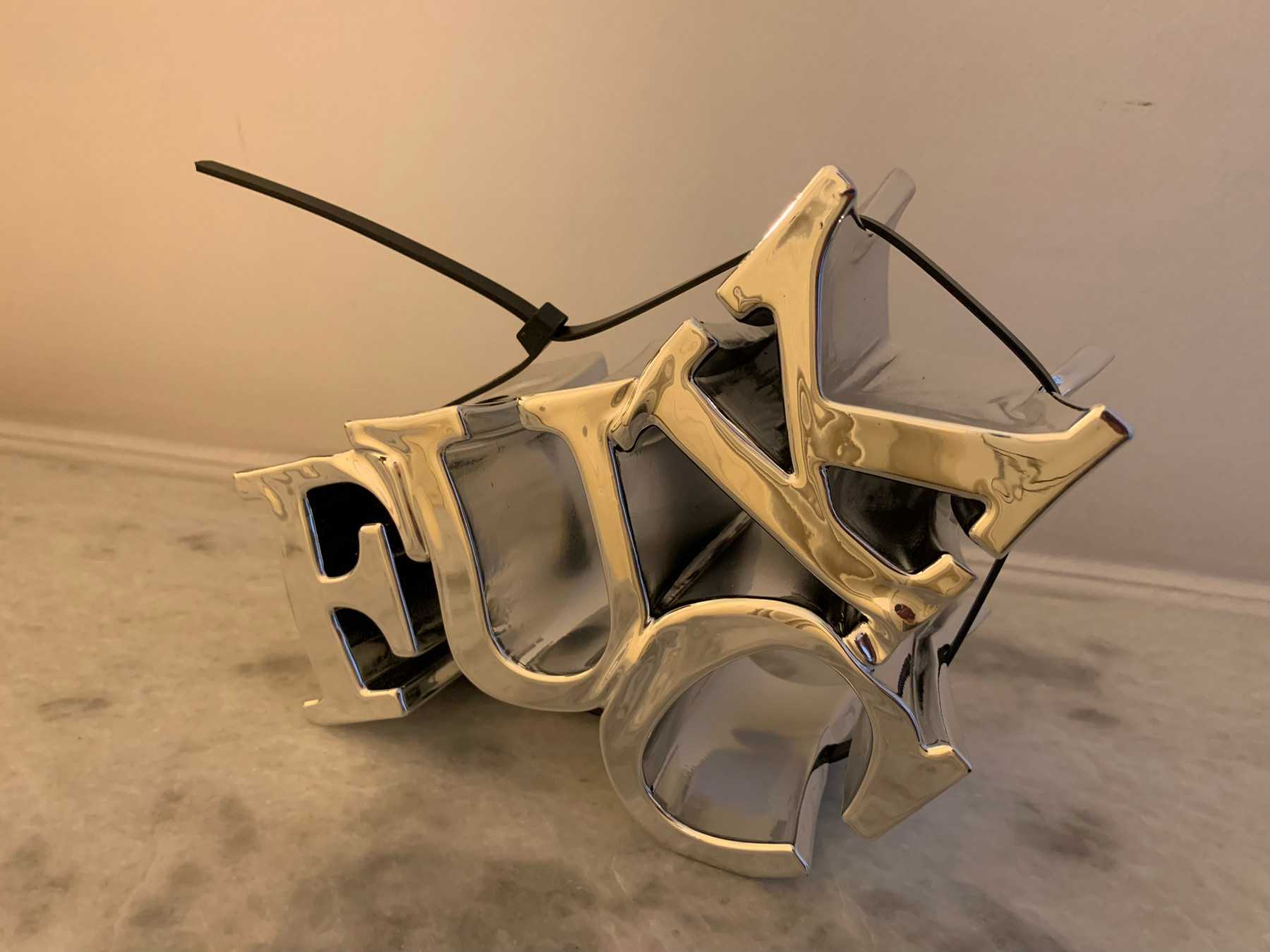 Sagrasse, Squeezy Fuck, sculpture - Galerie de vente et d’achat d’art contemporain en ligne Artalistic